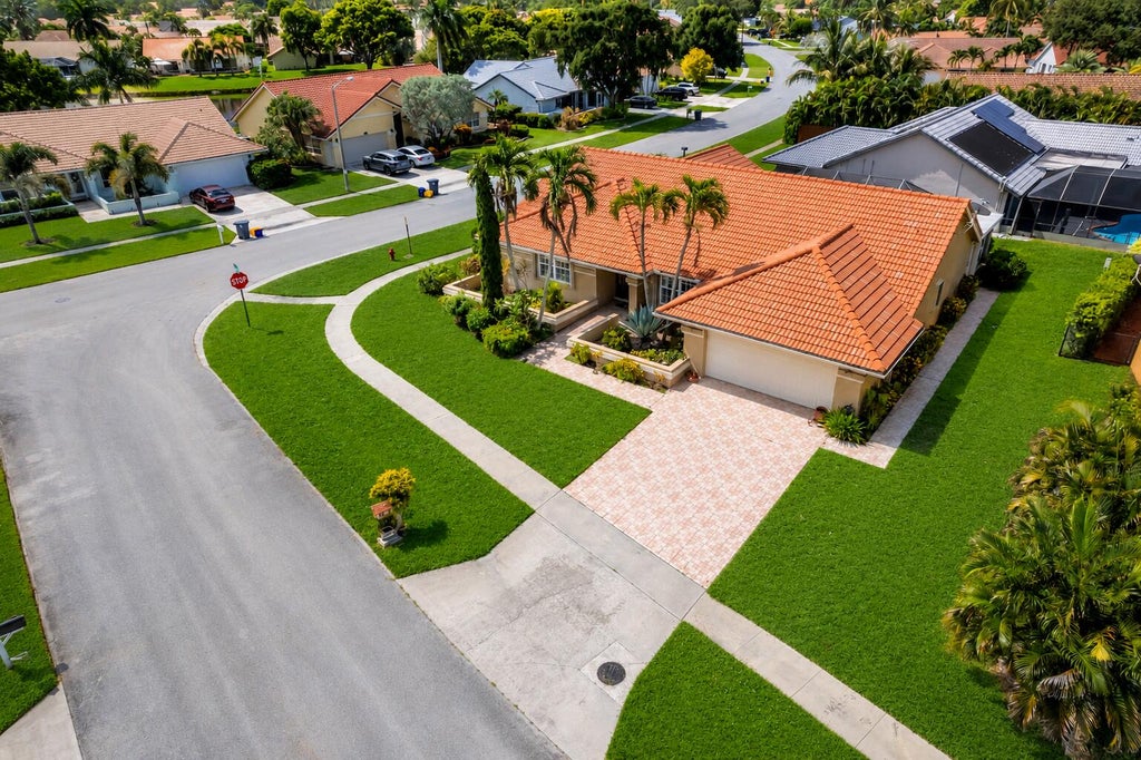 Photo of 6083 SUNBERRY Circle, Boynton Beach, FL 33437 (MLS # B26052136)