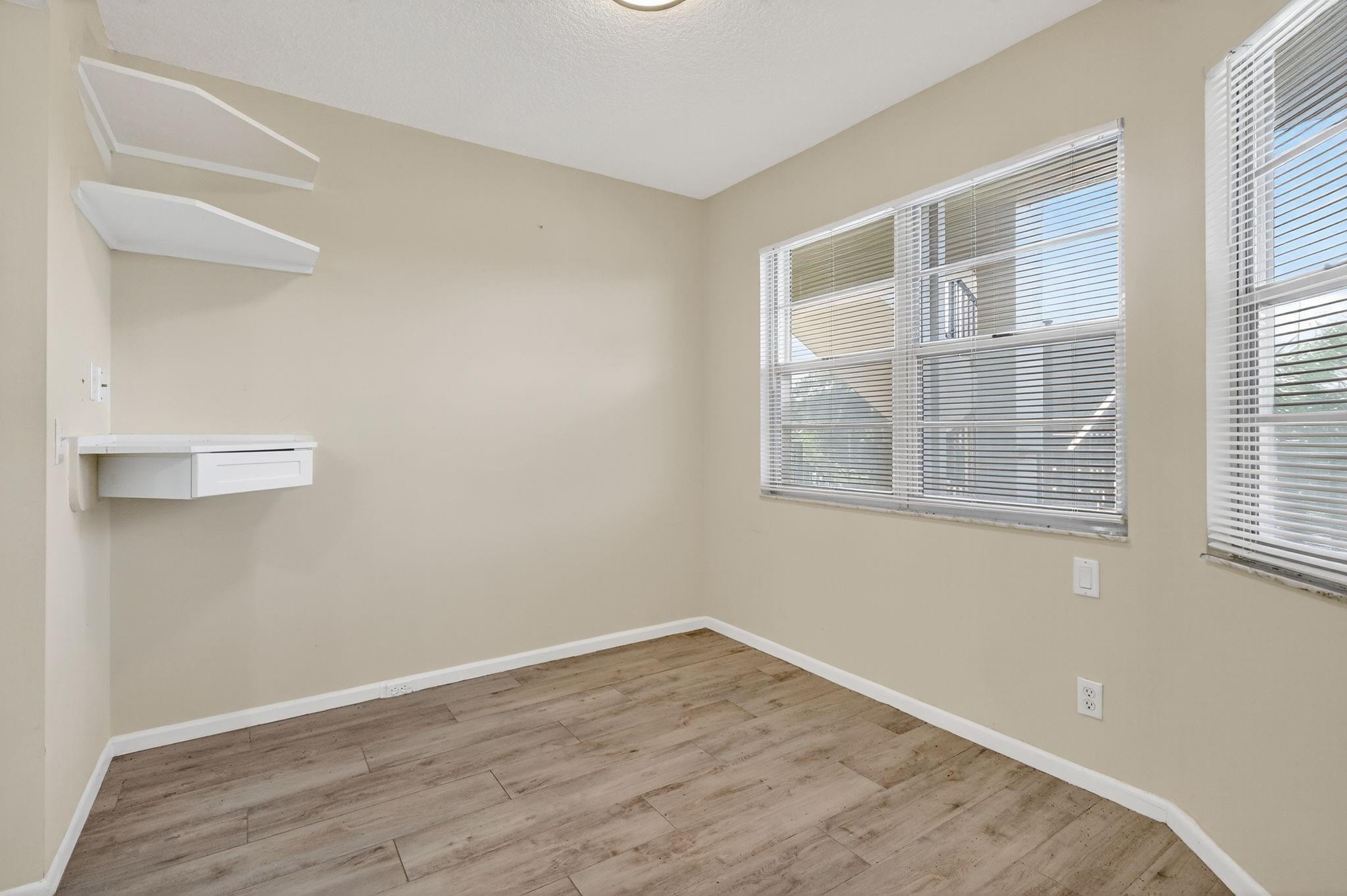 IVANHOE S - Residential
