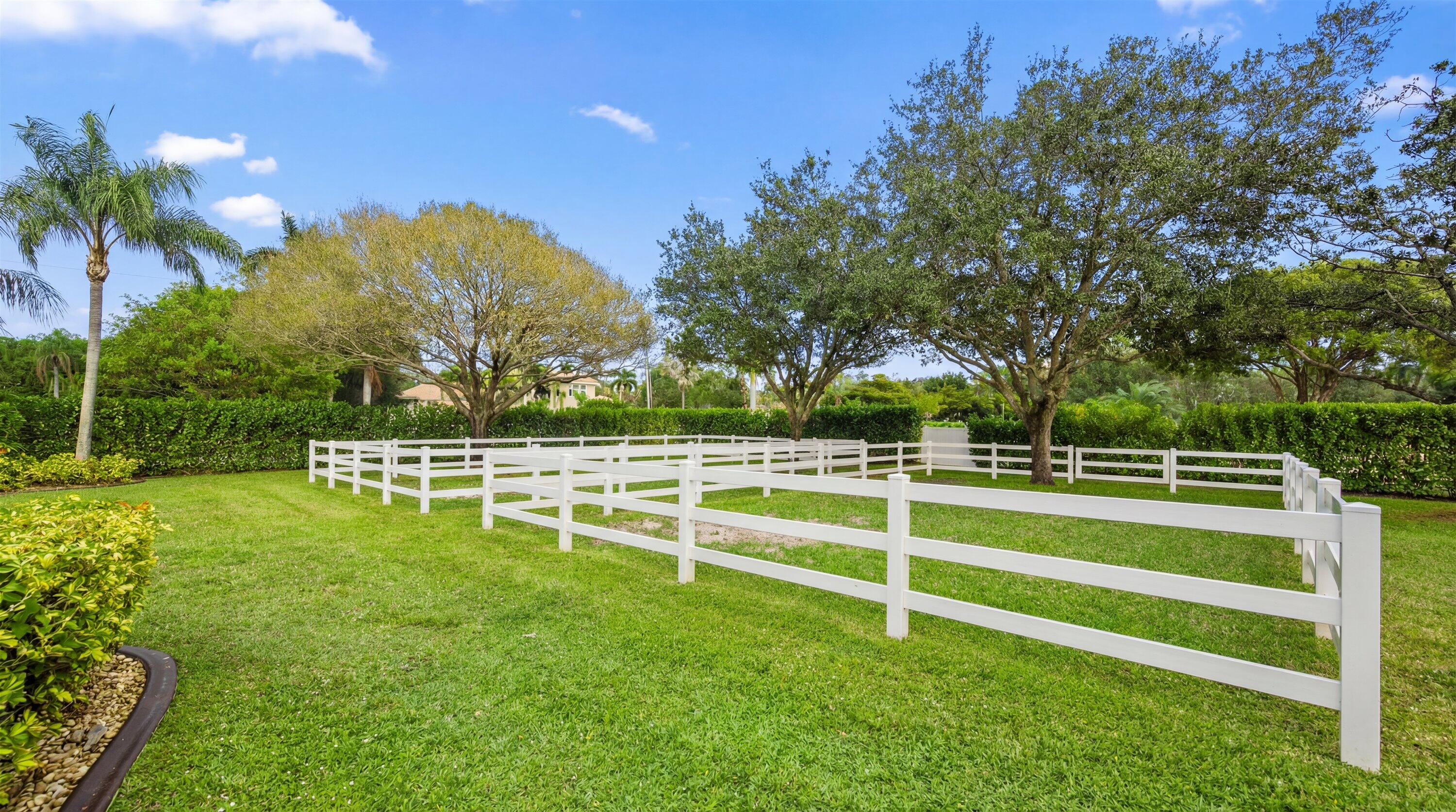 PADDOCK PARK 2 OF WELLINGTON - Residential