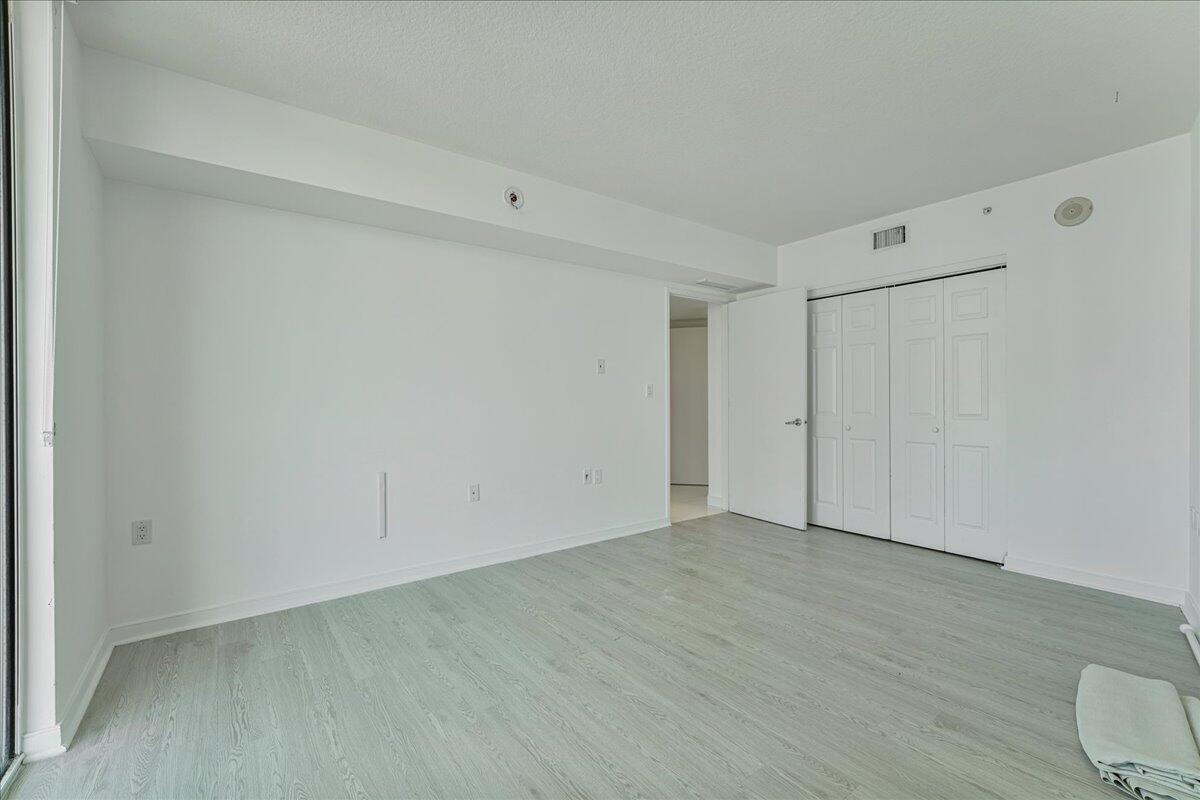 ST TROPEZ ON THE BAY II CONDO - Residential