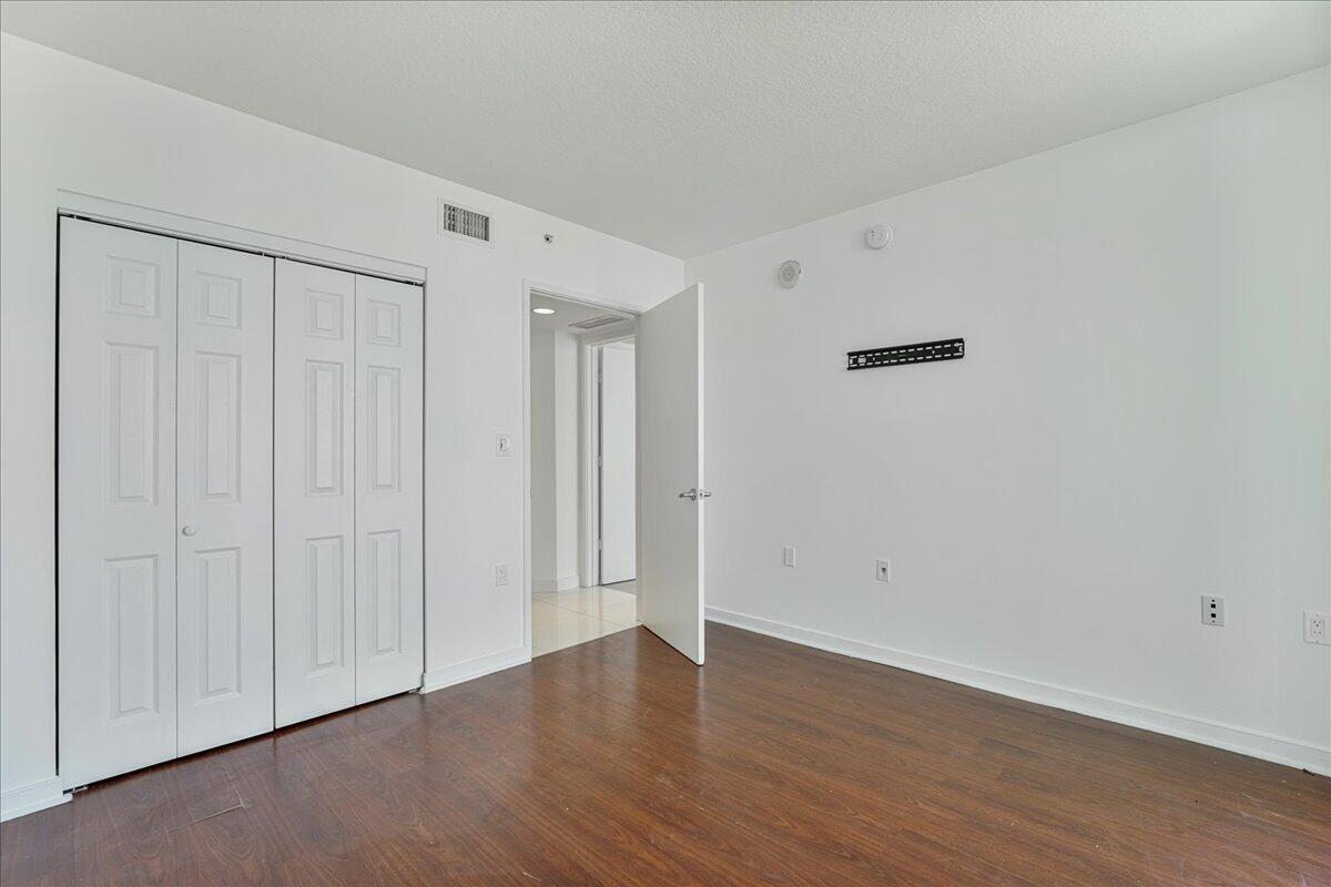 ST TROPEZ ON THE BAY II CONDO - Residential