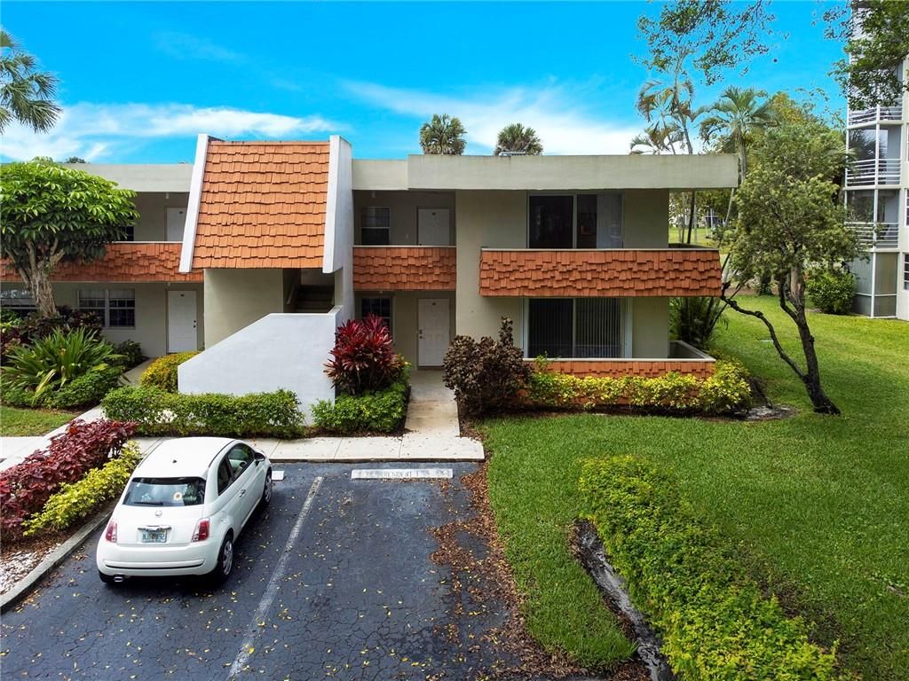 Photo of 901 Cypress Ter #201, Pompano Beach, FL 33069 (MLS # F10374211)