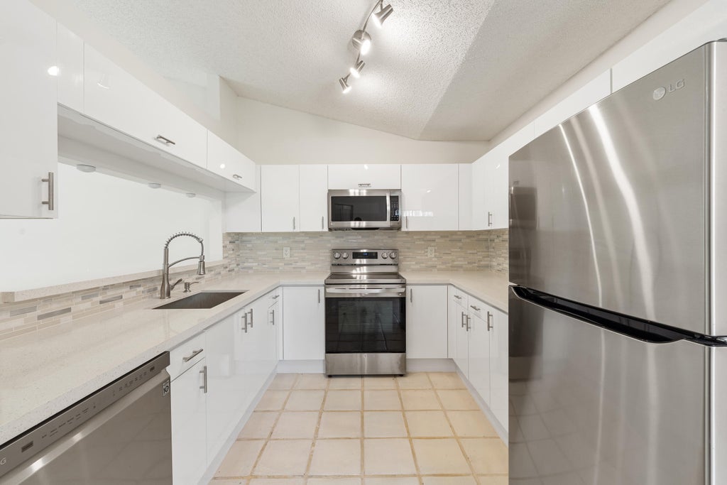Photo of 7219 Le Chalet Boulevard, Boynton Beach, FL 33472 (MLS # B26036255)