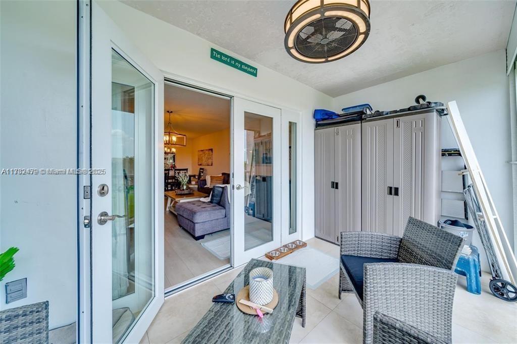 SUNRISE LAKES - Residential