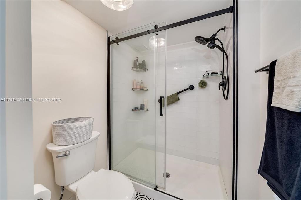 SUNRISE LAKES - Residential