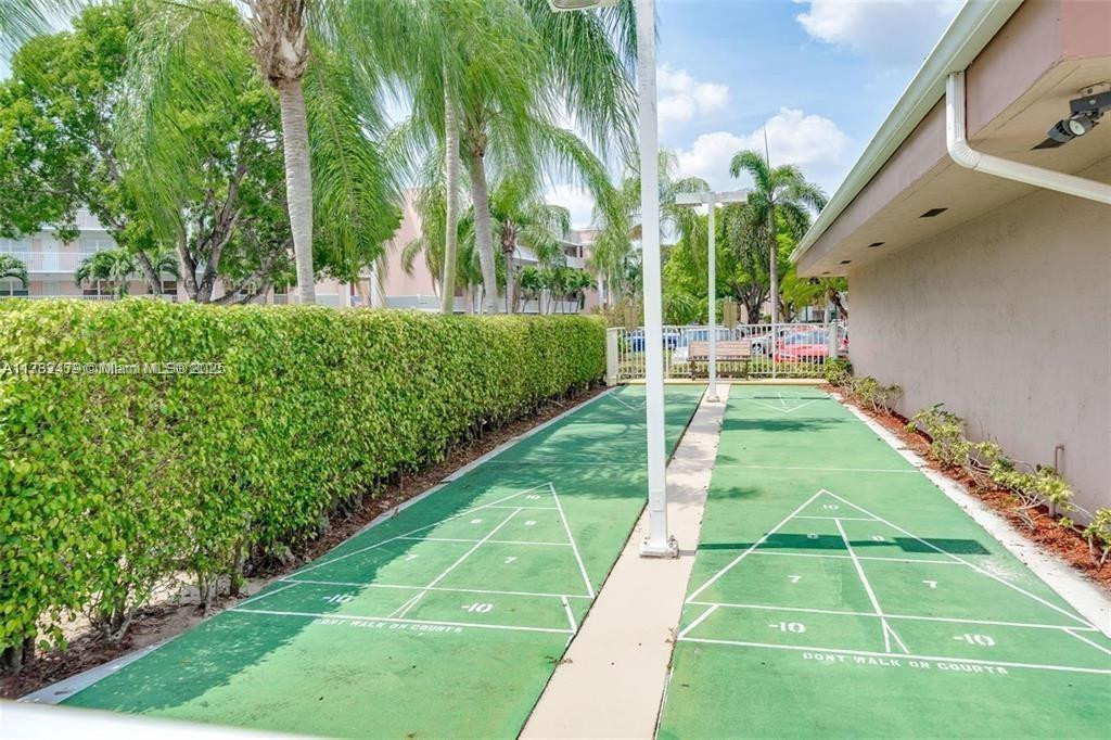 SUNRISE LAKES - Residential