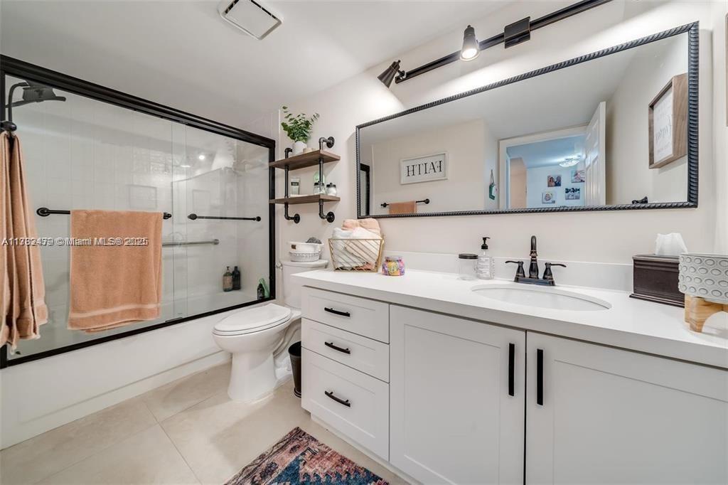 SUNRISE LAKES - Residential