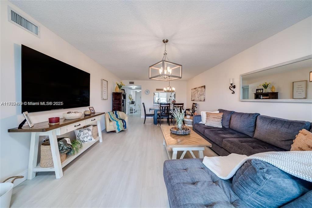 SUNRISE LAKES - Residential