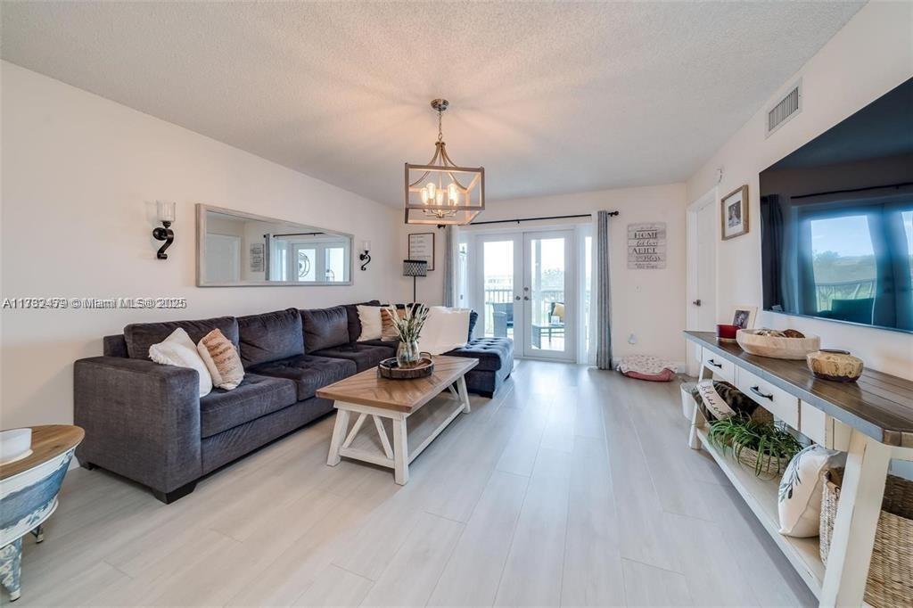 SUNRISE LAKES - Residential