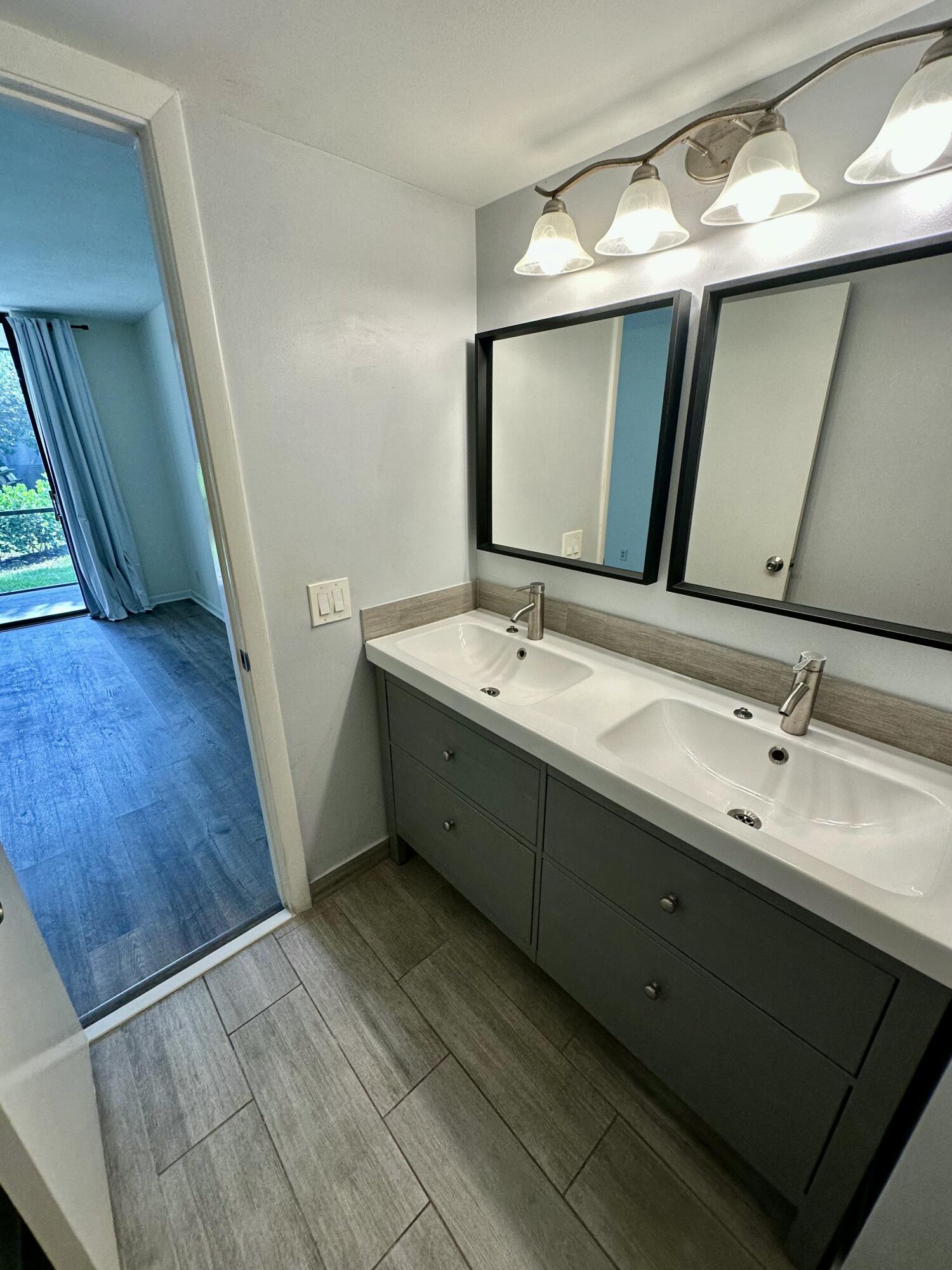 VILLAS AT MEADOW LAKES CONDO - Residential Lease