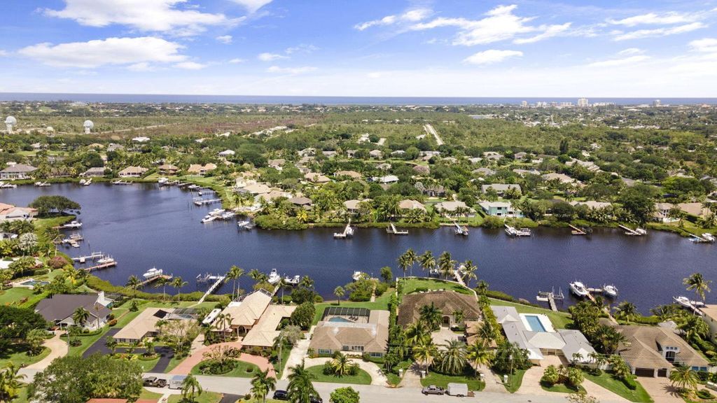 Photo of 35 Saddleback Road, Jupiter, FL 33469 (MLS # R10979276)