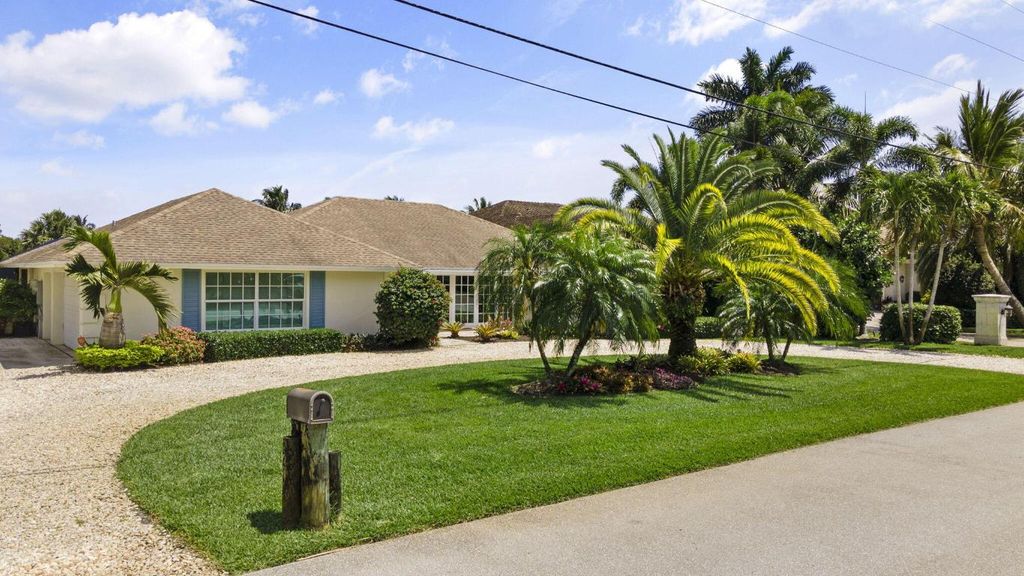 Photo of 35 Saddleback Road, Jupiter, FL 33469 (MLS # R10979276)