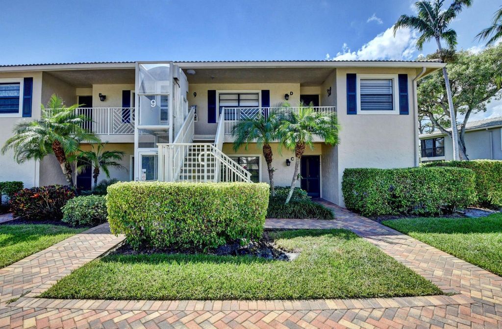 Photo of 9 Stratford Drive E #B, Boynton Beach, FL 33436 (MLS # R11010639)