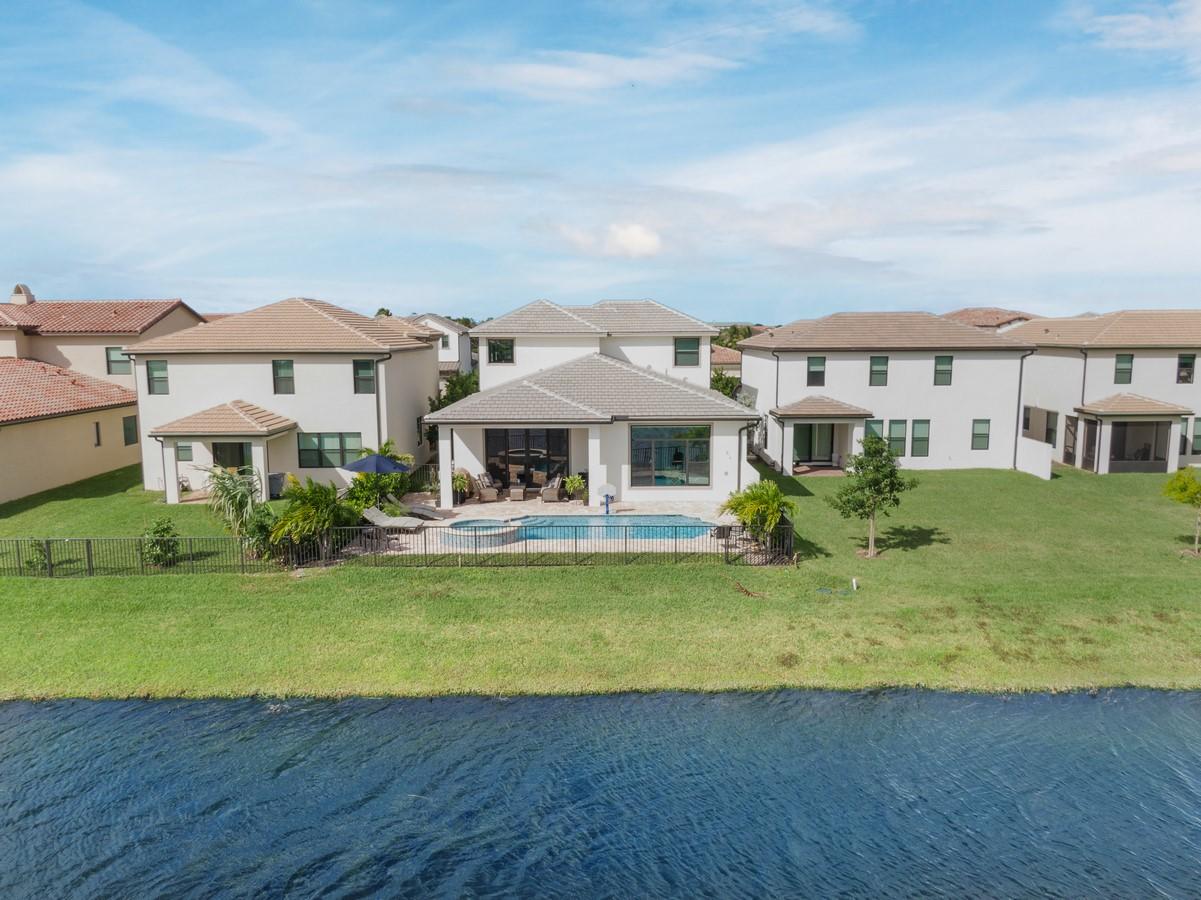 PALM MEADOWS ESTATES - Residential