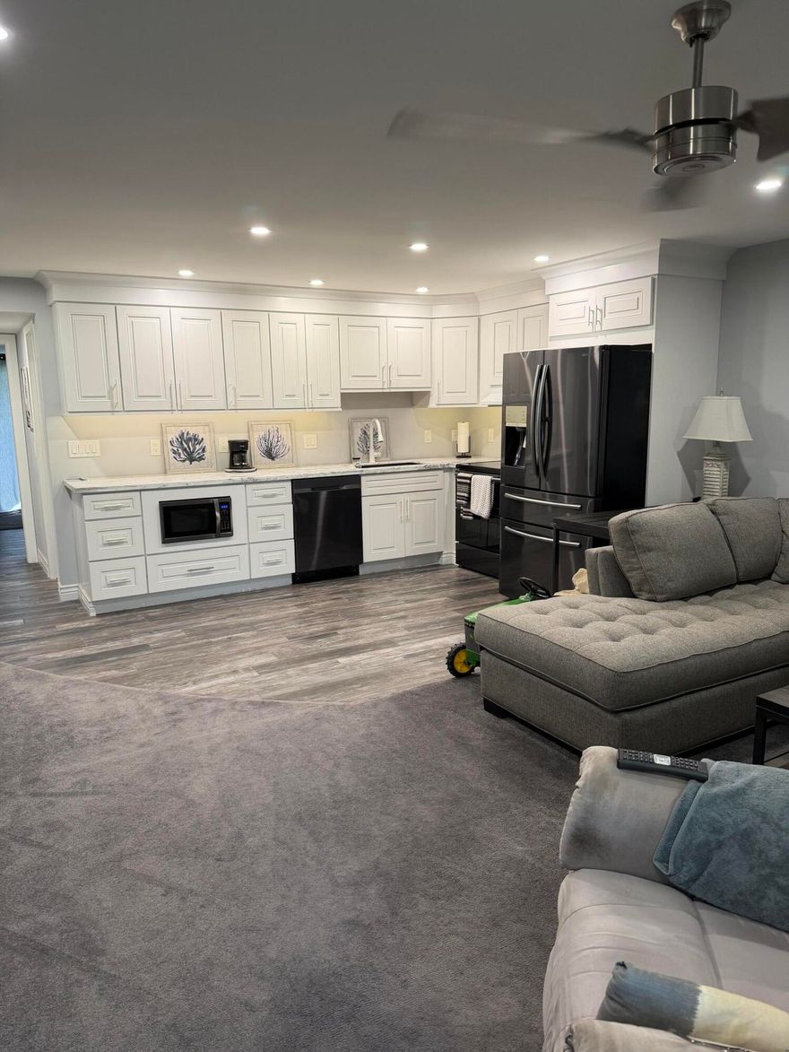 Fantastic first floor condo beautifully and completely renovated, located in a vibrant 55 & older active community.
Open concept, stall shower and stainless steel appliances. You must see this one !!!
Great investment opportunity as well