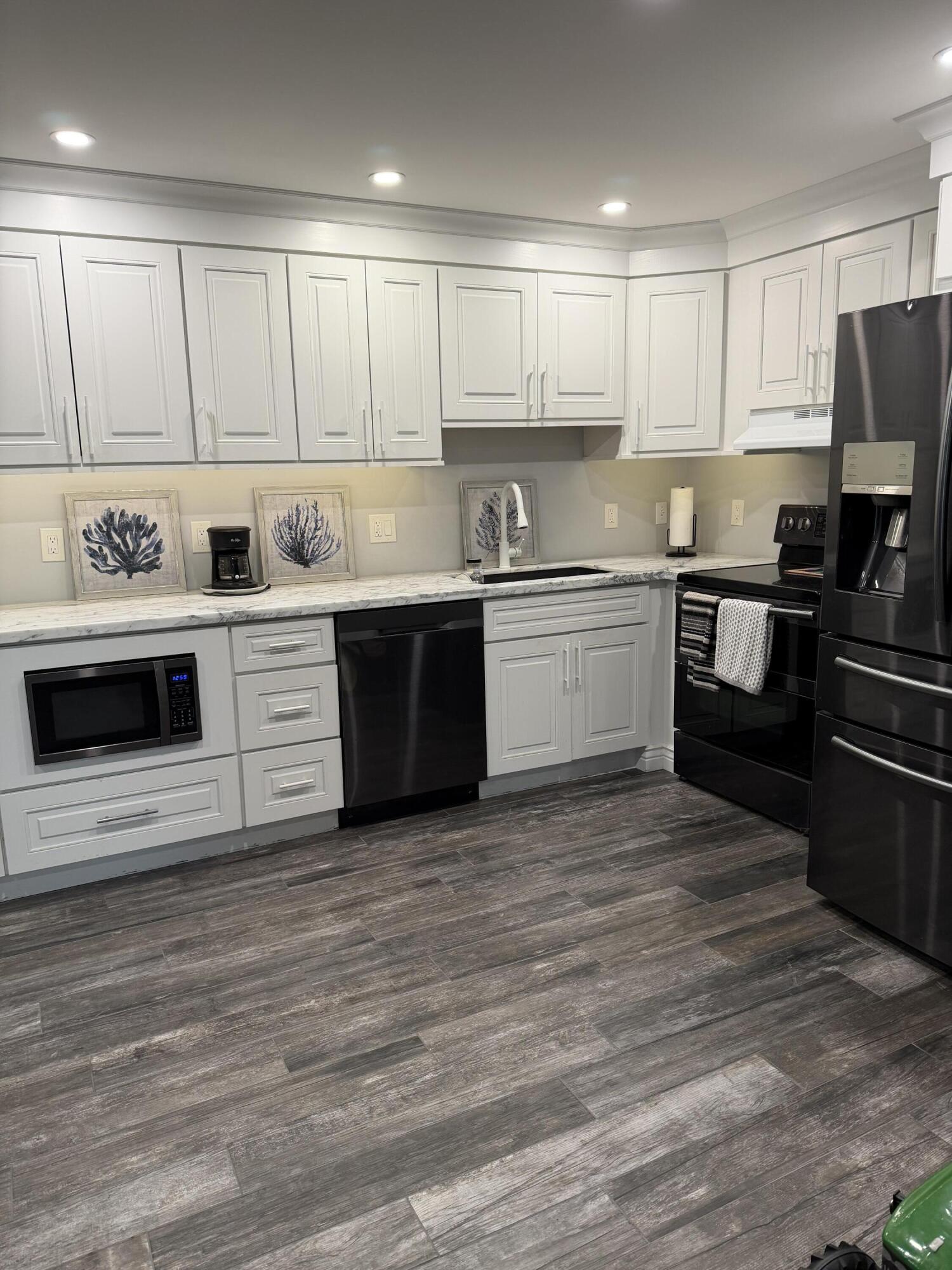 387 Mansfield J, Boca Raton, FL, 33434/$129,900 2 387 Mansfield J