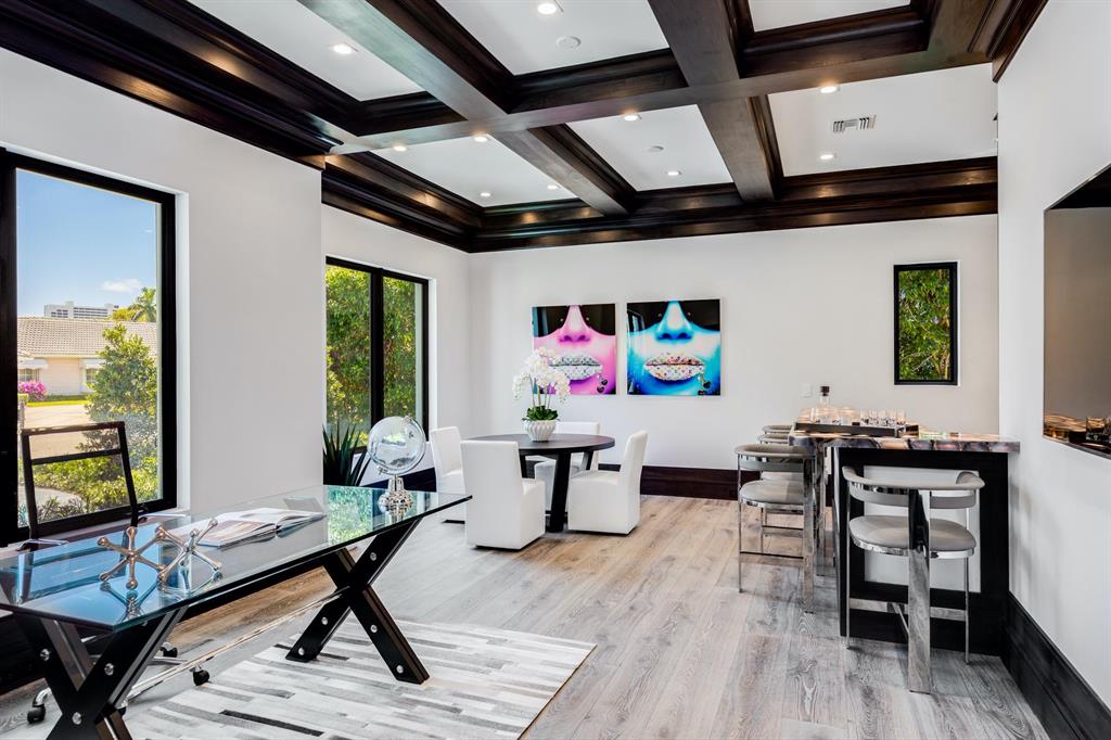 ROYAL PALM YACHT & COUNTRY CLUB - Residential