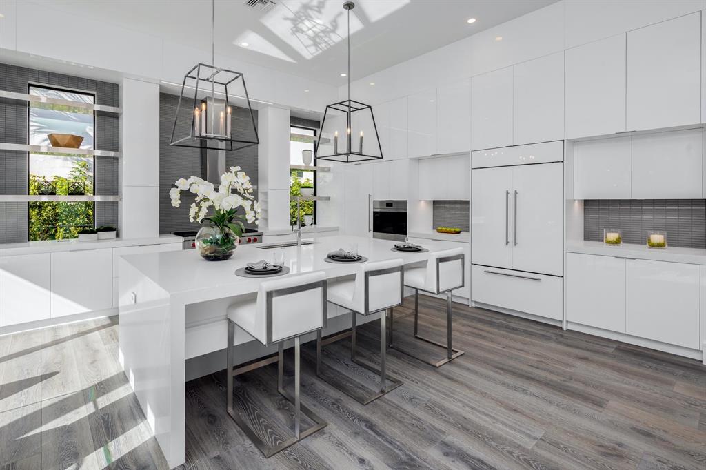 ROYAL PALM YACHT & COUNTRY CLUB - Residential