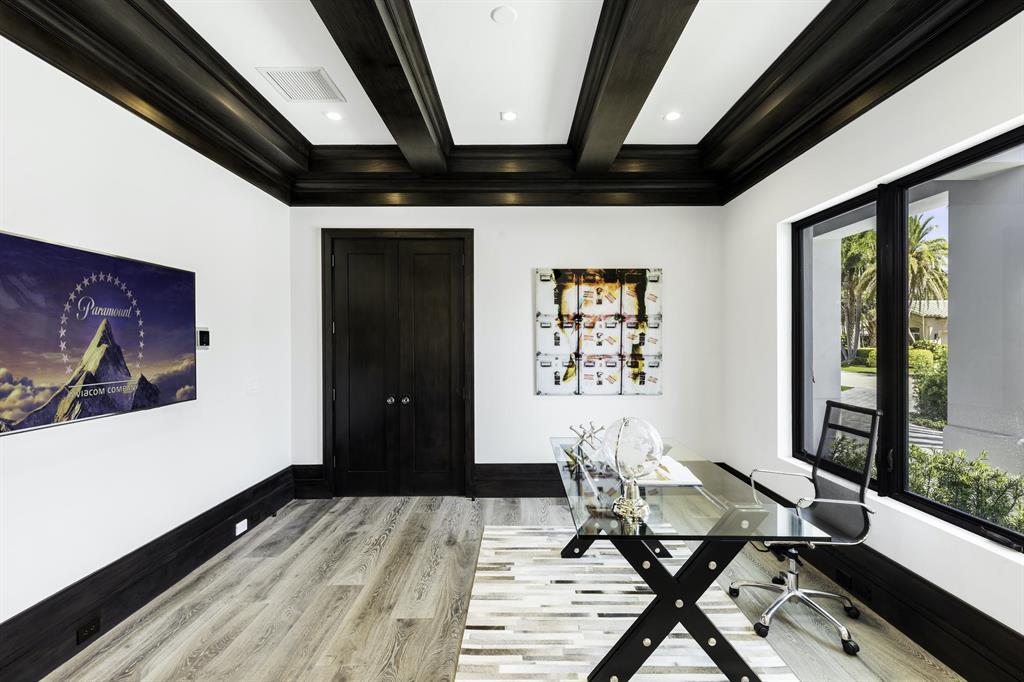 ROYAL PALM YACHT & COUNTRY CLUB - Residential