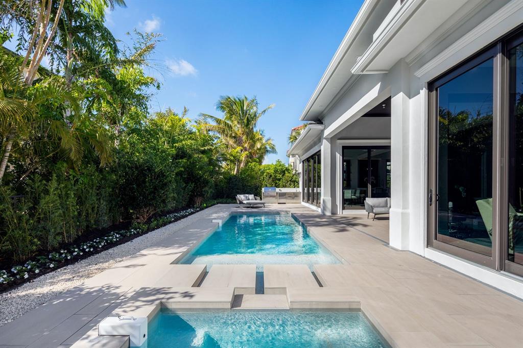 ROYAL PALM YACHT & COUNTRY CLUB - Residential