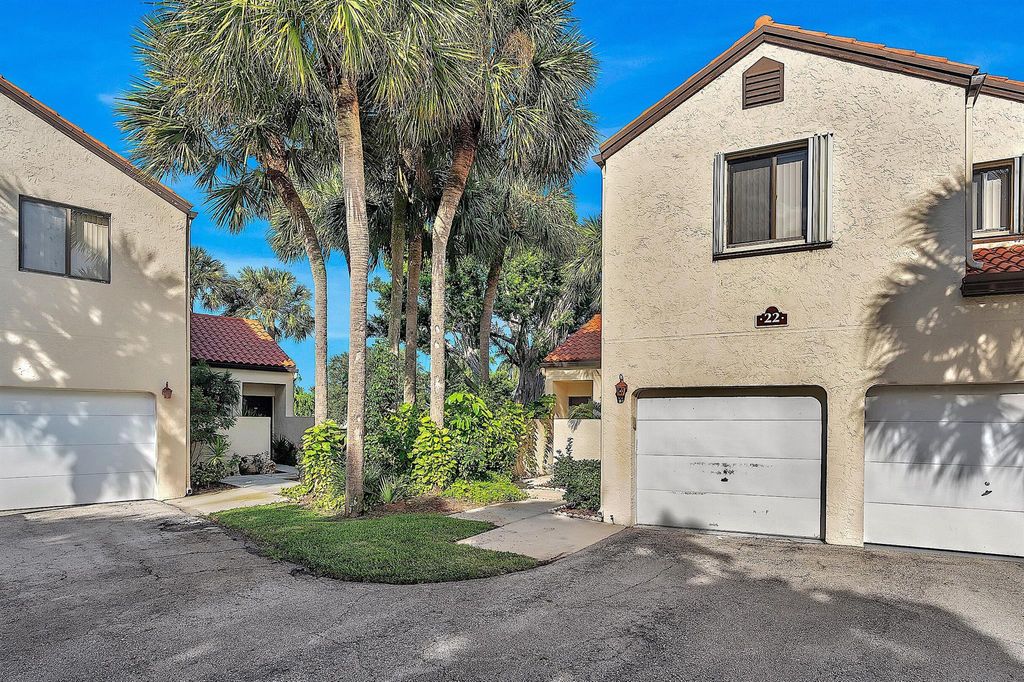 Photo of 22 Via De Casas Sur #101, Boynton Beach, FL 33426 (MLS # R10922146)