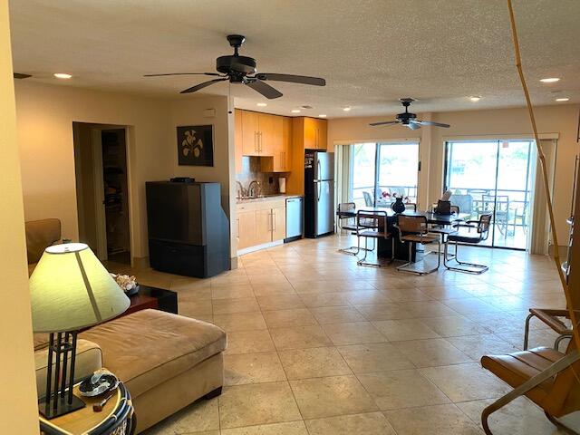 MIRROR LAKES 2 - Residential