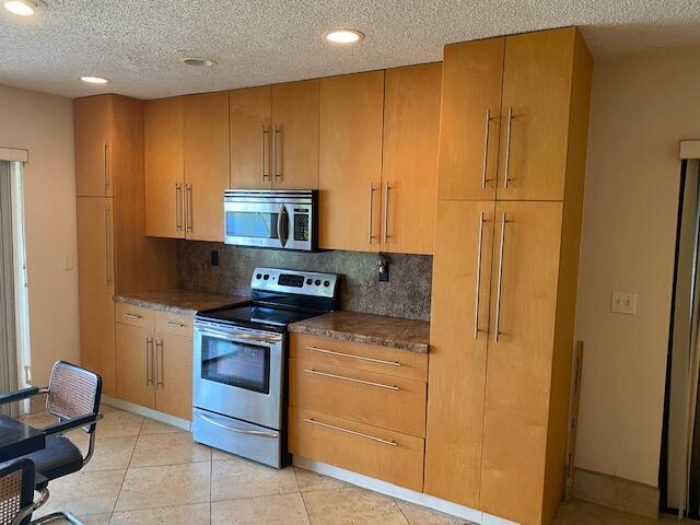 MIRROR LAKES 2 - Residential