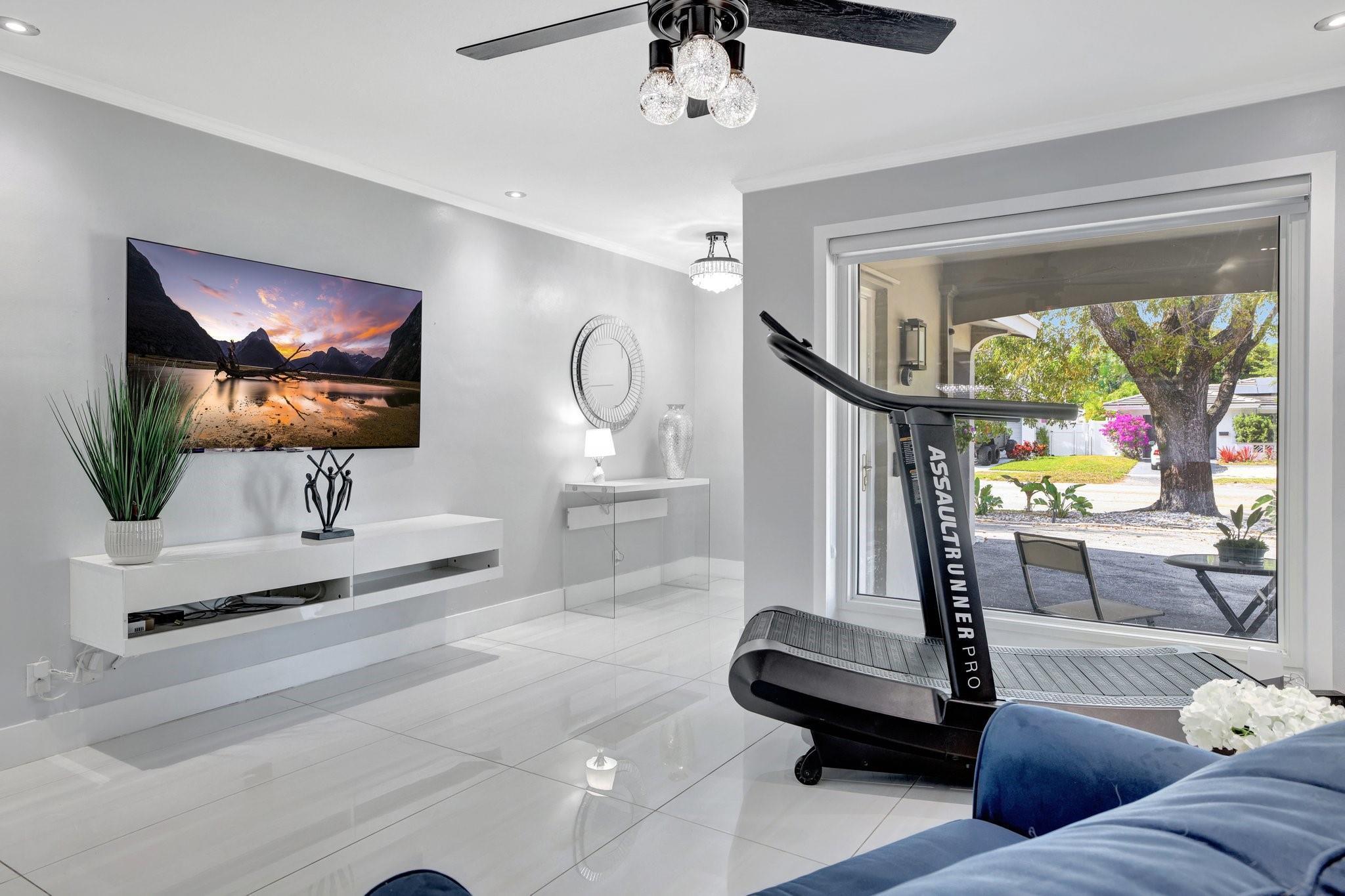 IMPERIAL POINT 3RD SEC - Residential Lease