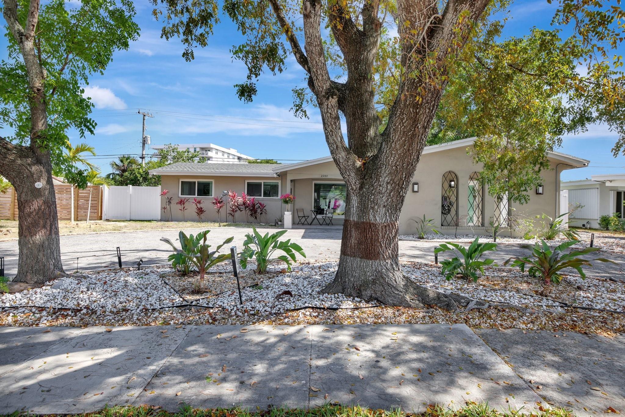 IMPERIAL POINT 3RD SEC - Residential Lease