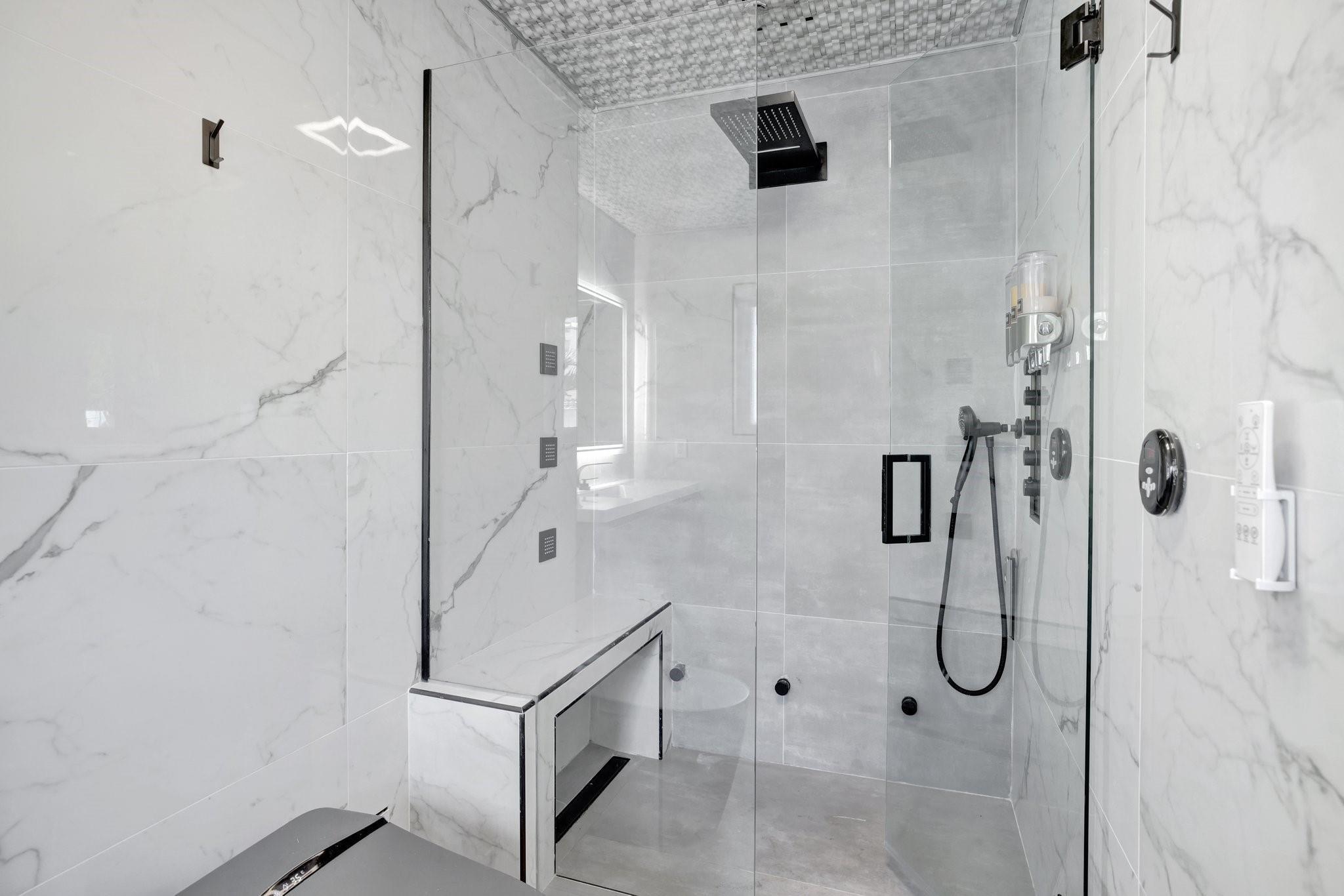 IMPERIAL POINT 3RD SEC - Residential Lease