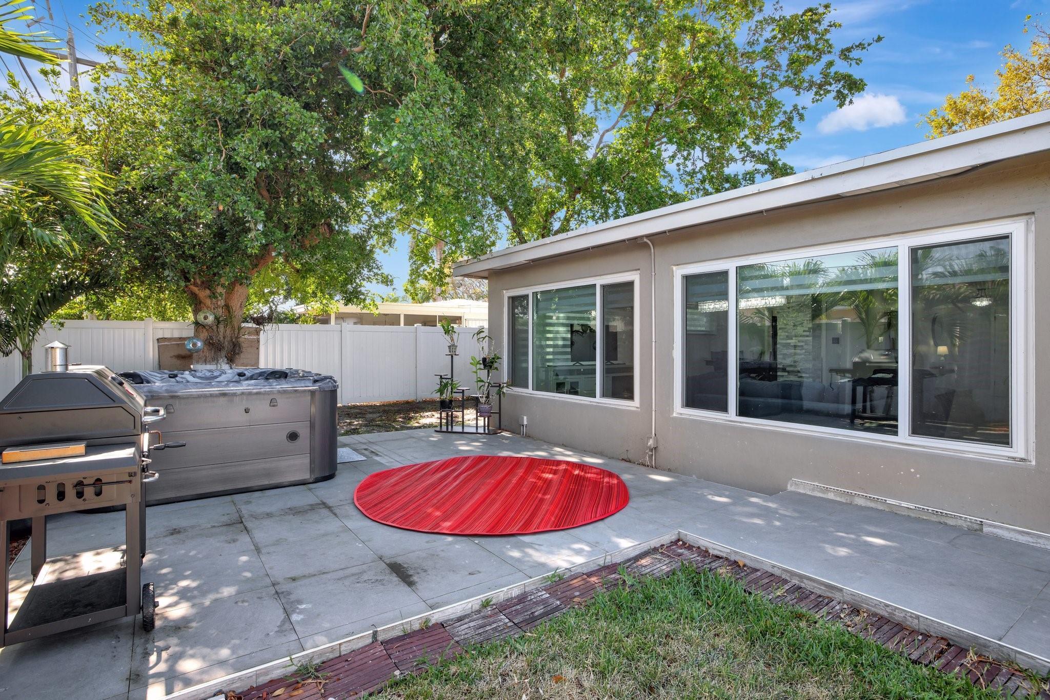 IMPERIAL POINT 3RD SEC - Residential Lease