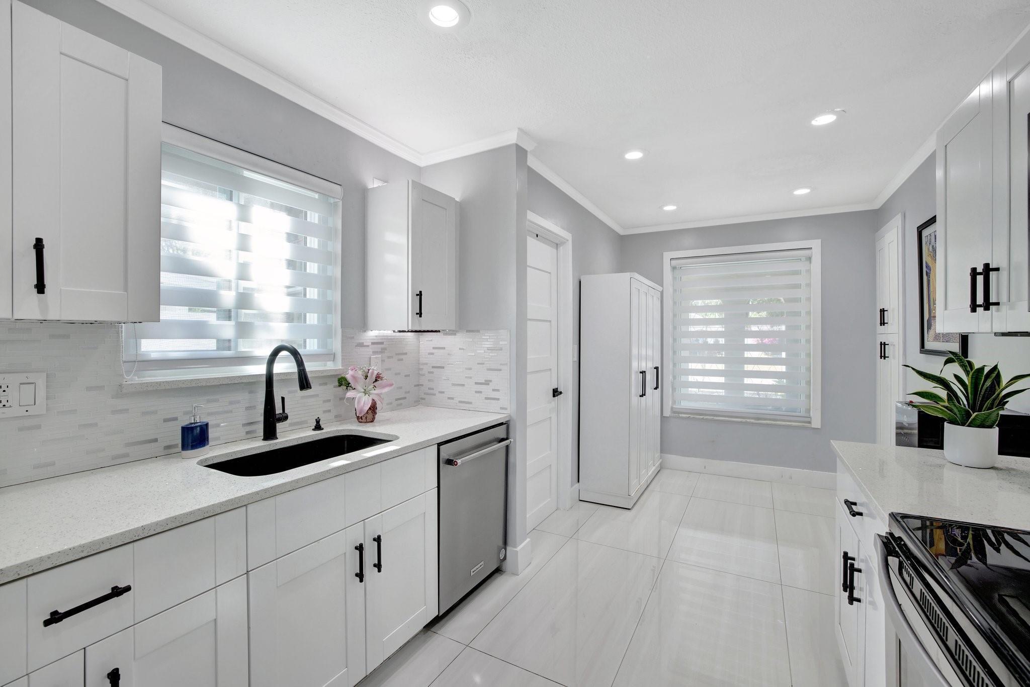 IMPERIAL POINT 3RD SEC - Residential Lease