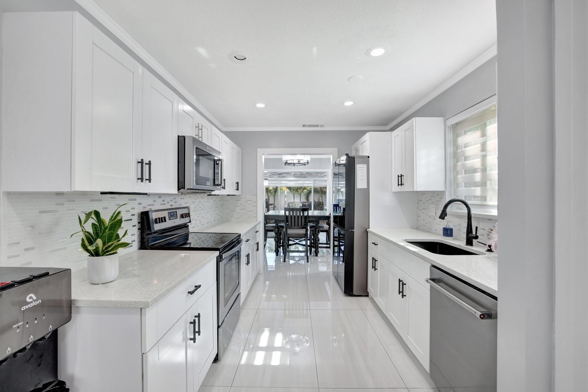 IMPERIAL POINT 3RD SEC - Residential Lease