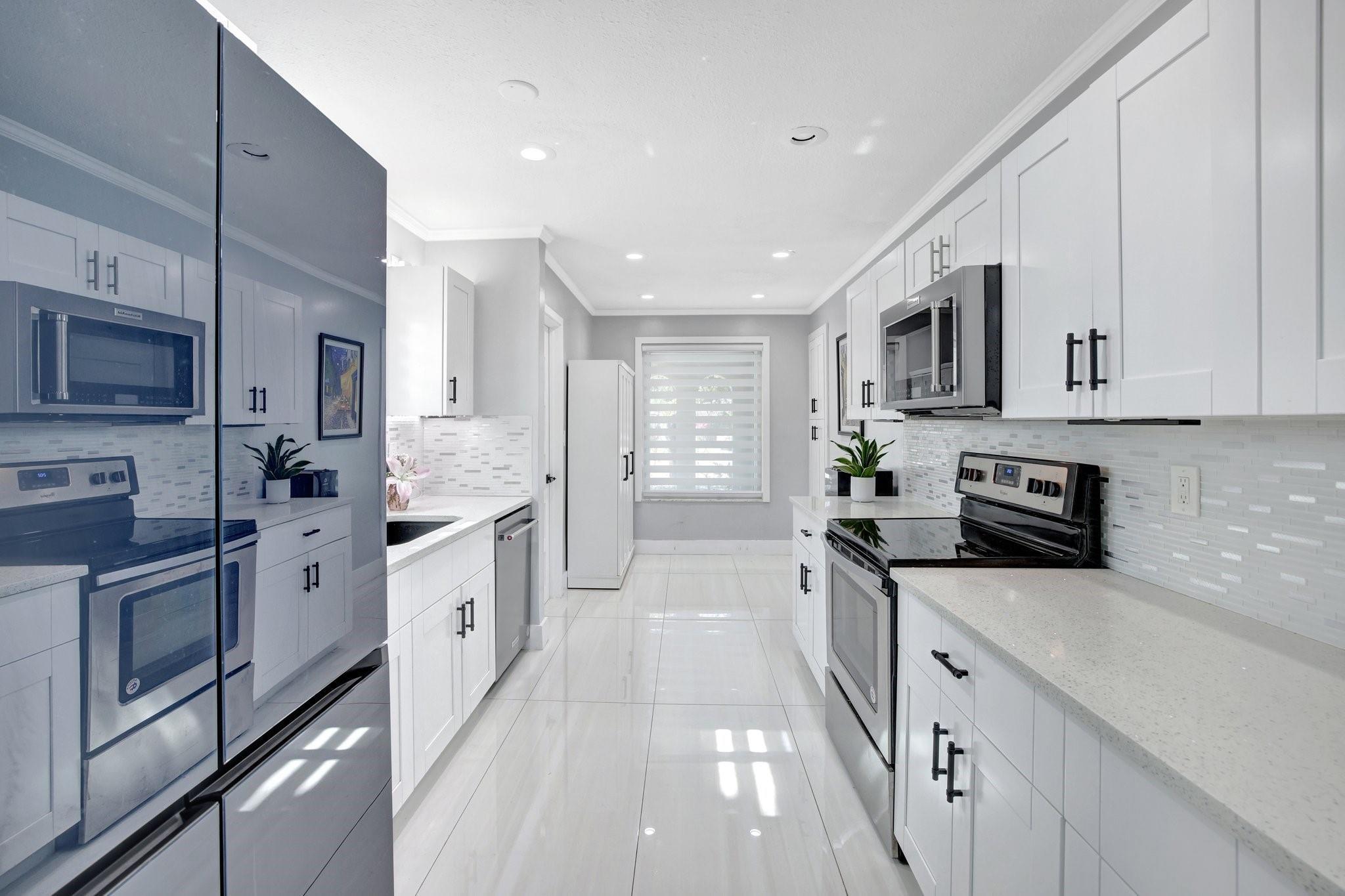 IMPERIAL POINT 3RD SEC - Residential Lease