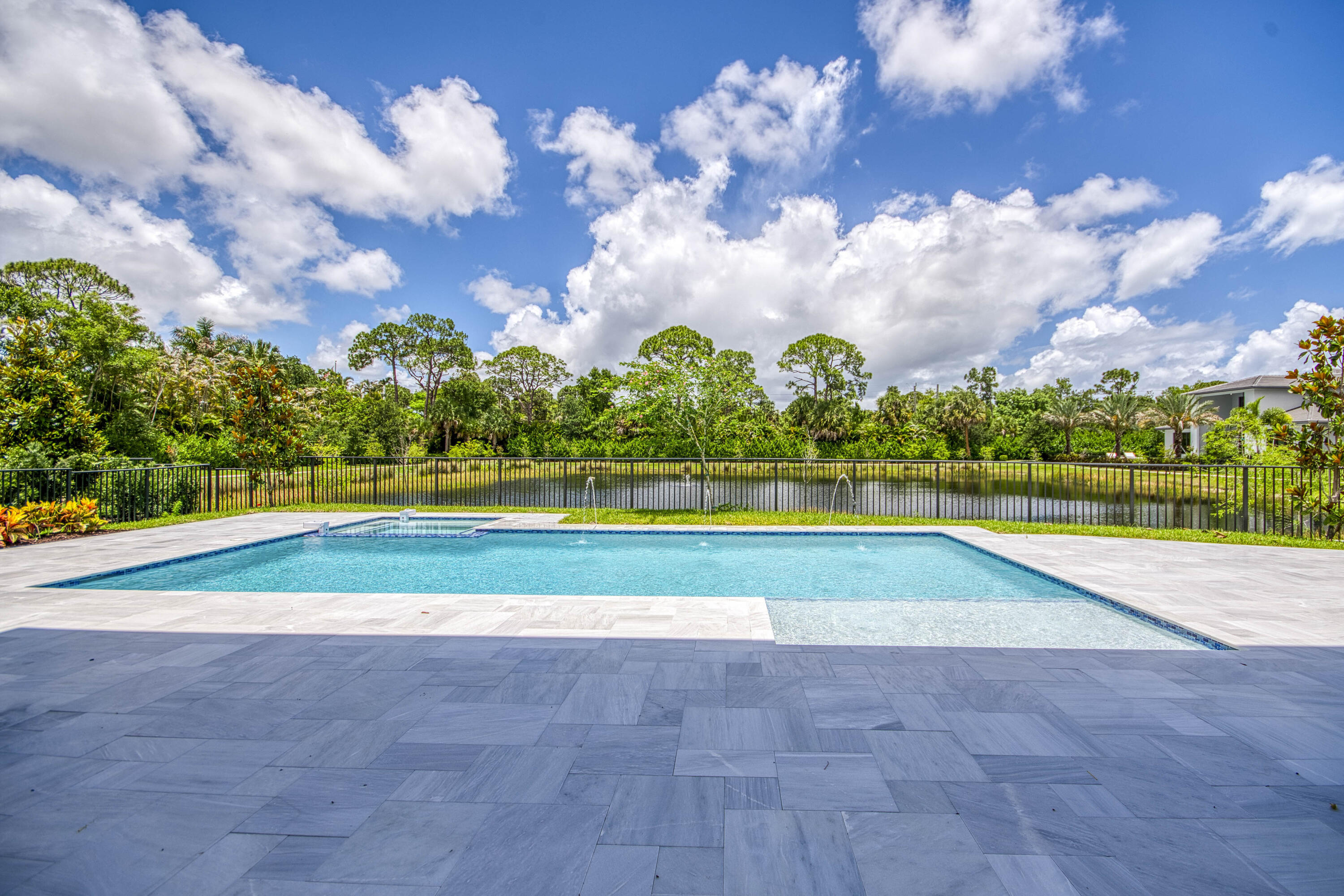 18409 Symphony Court, Jupiter, FL, 33458/$2,995,000 3 18409 Symphony Court