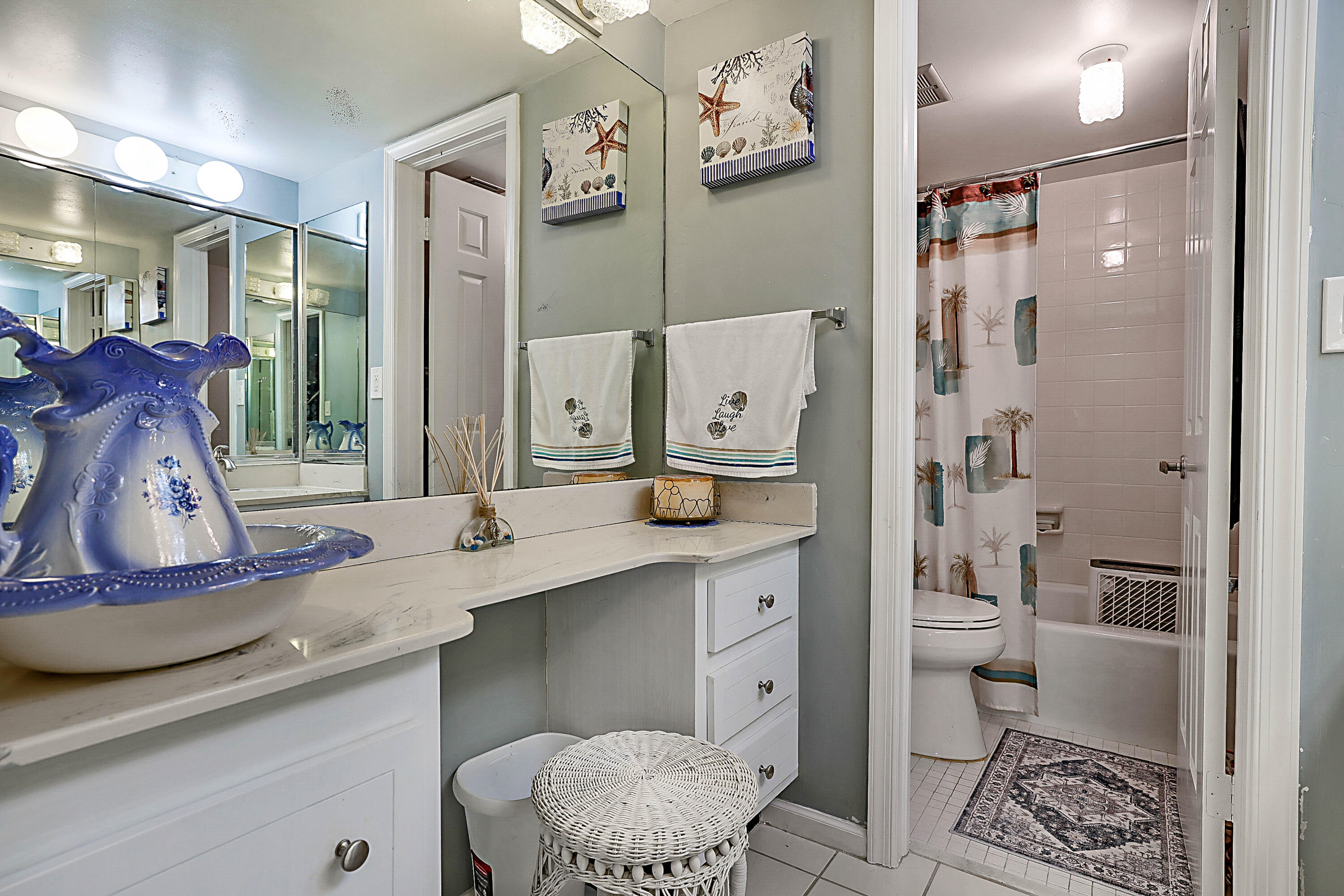 BROADVIEW CONDO - Residential Lease