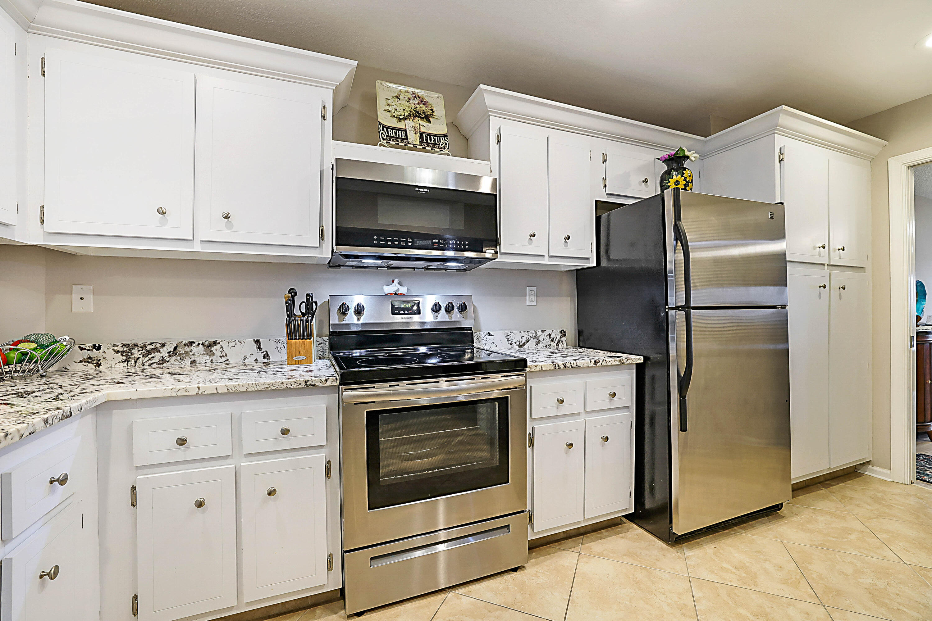 BROADVIEW CONDO - Residential Lease