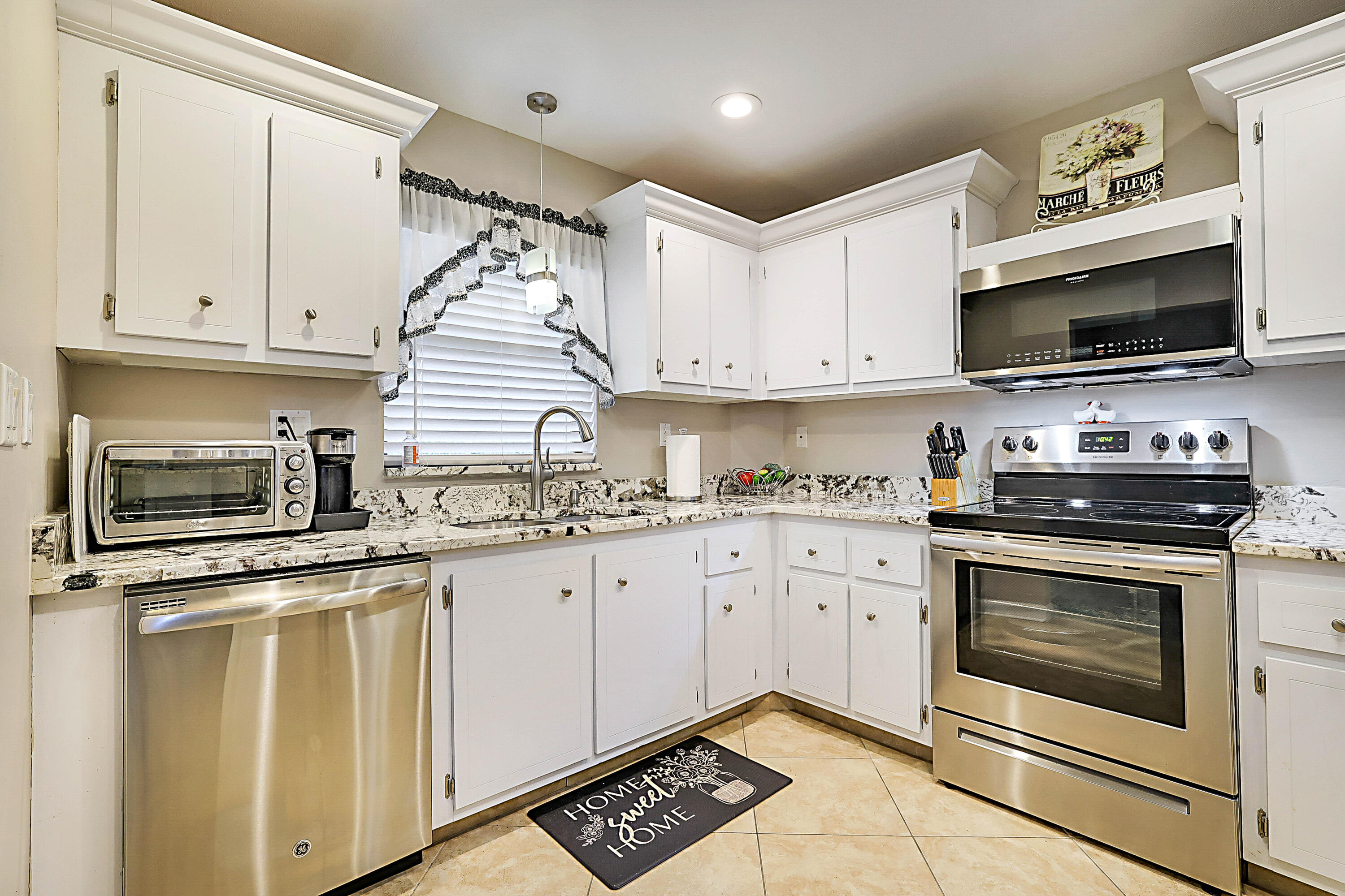 BROADVIEW CONDO - Residential Lease