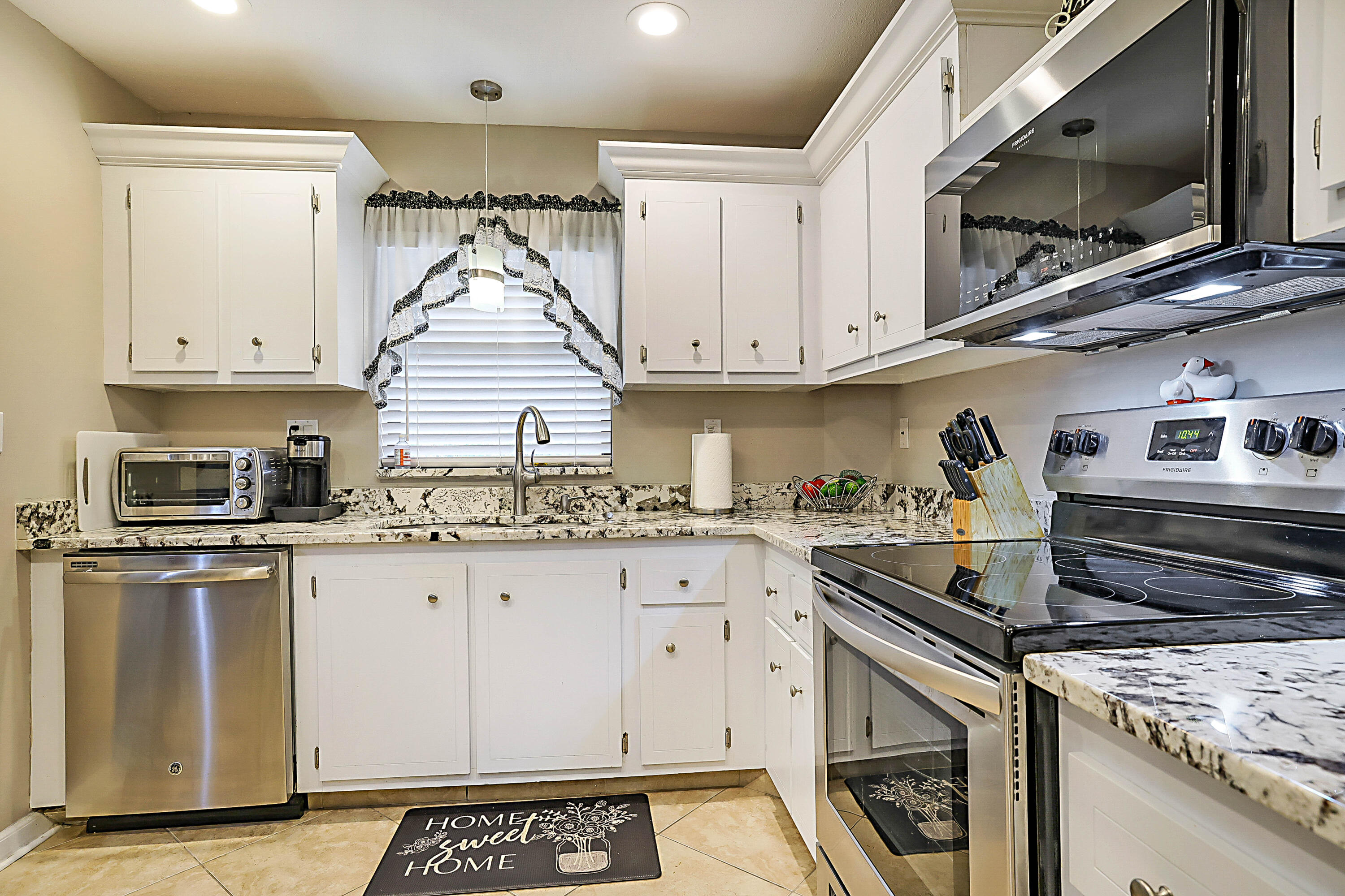 BROADVIEW CONDO - Residential Lease