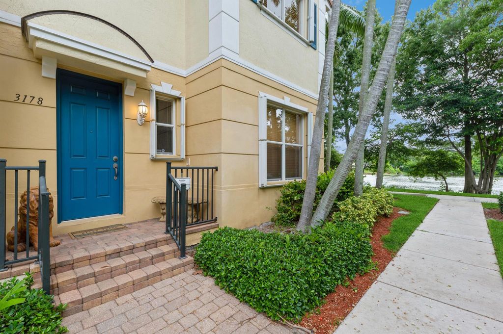 Photo of 3178 N Greenleaf Circle, Boynton Beach, FL 33426 (MLS # R11008758)