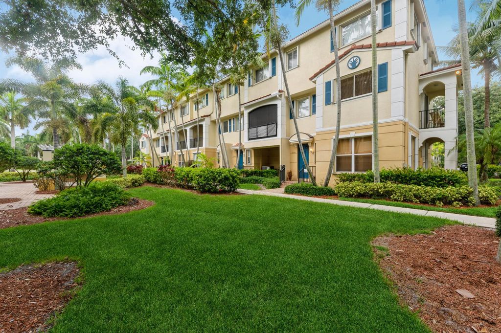 Photo of 3178 N Greenleaf Circle, Boynton Beach, FL 33426 (MLS # R11008758)