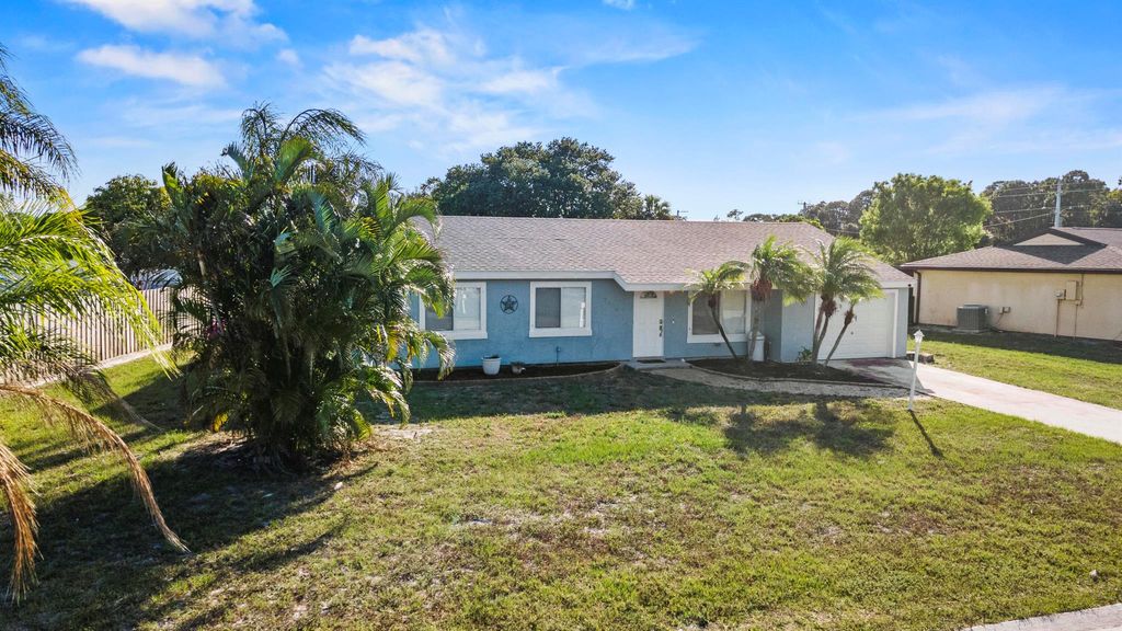 Photo of 2008 SE Triumph Road, Port Saint Lucie, FL 34952 (MLS # R11091477)