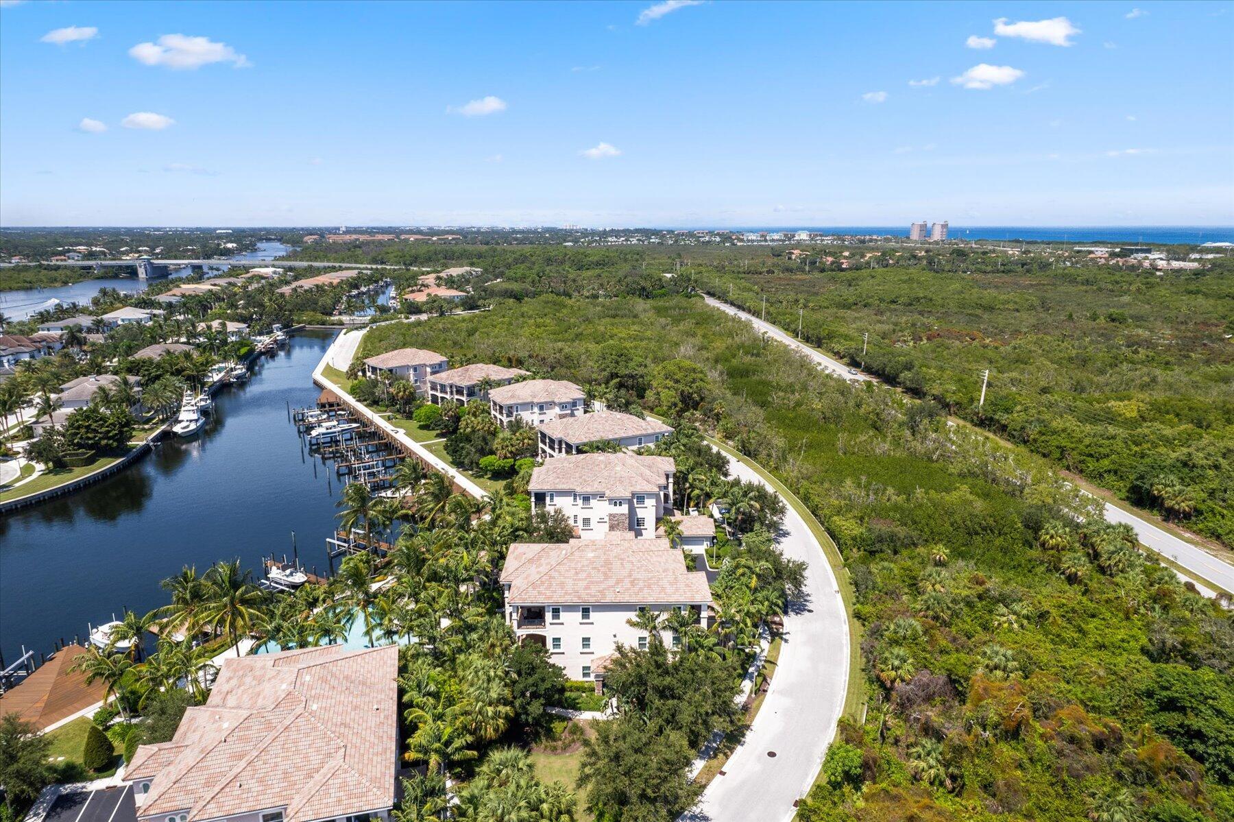 CARRIAGE HOMES AT FRENCHM - Residential