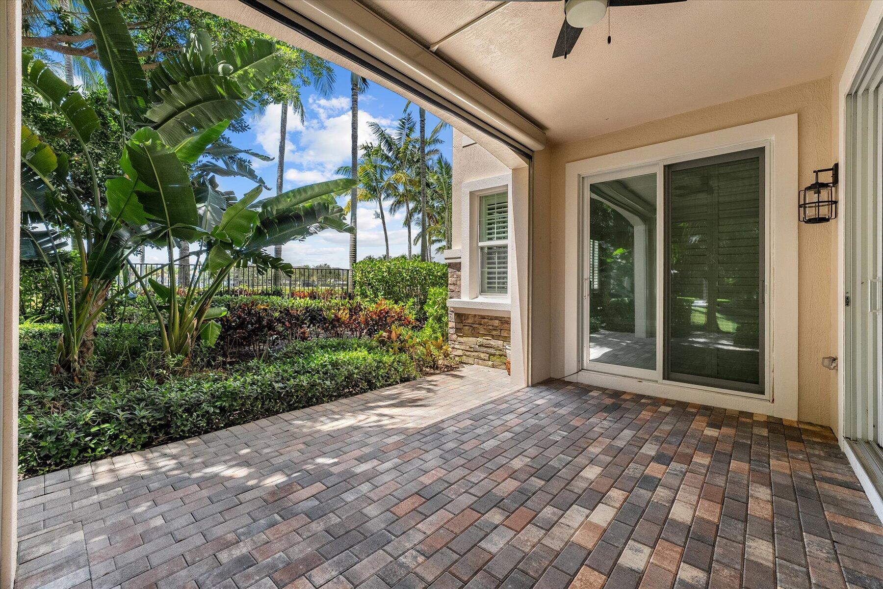 CARRIAGE HOMES AT FRENCHM - Residential