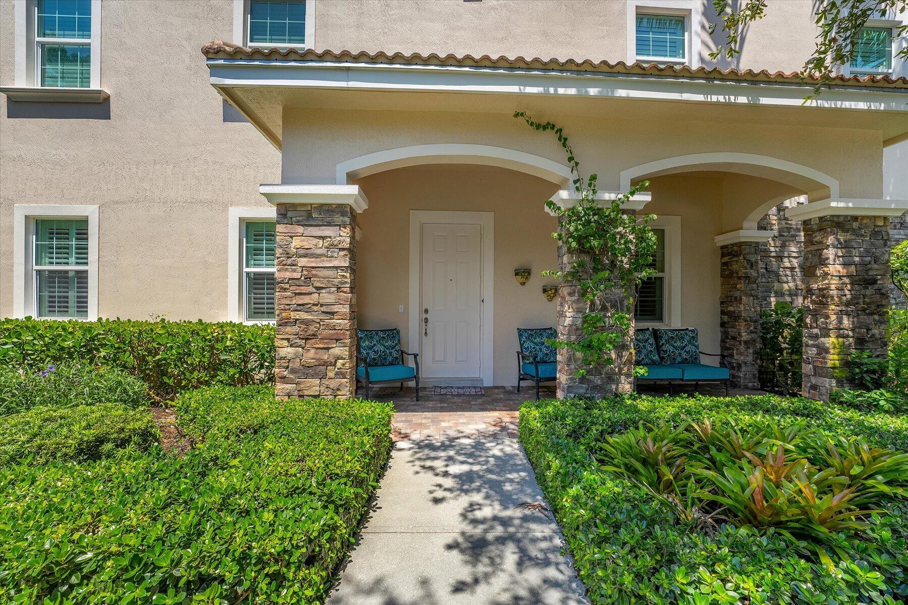 CARRIAGE HOMES AT FRENCHM - Residential