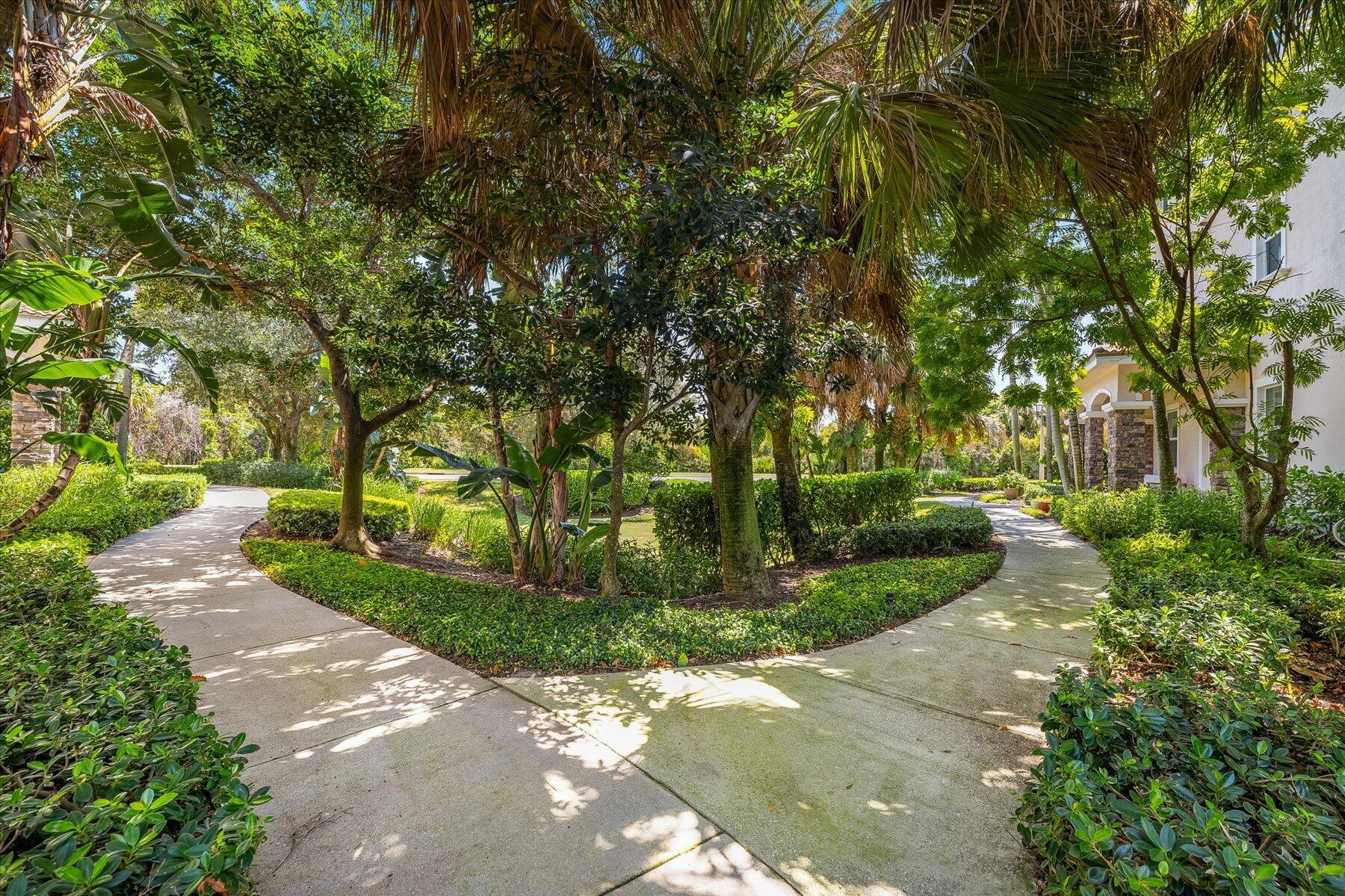 CARRIAGE HOMES AT FRENCHM - Residential