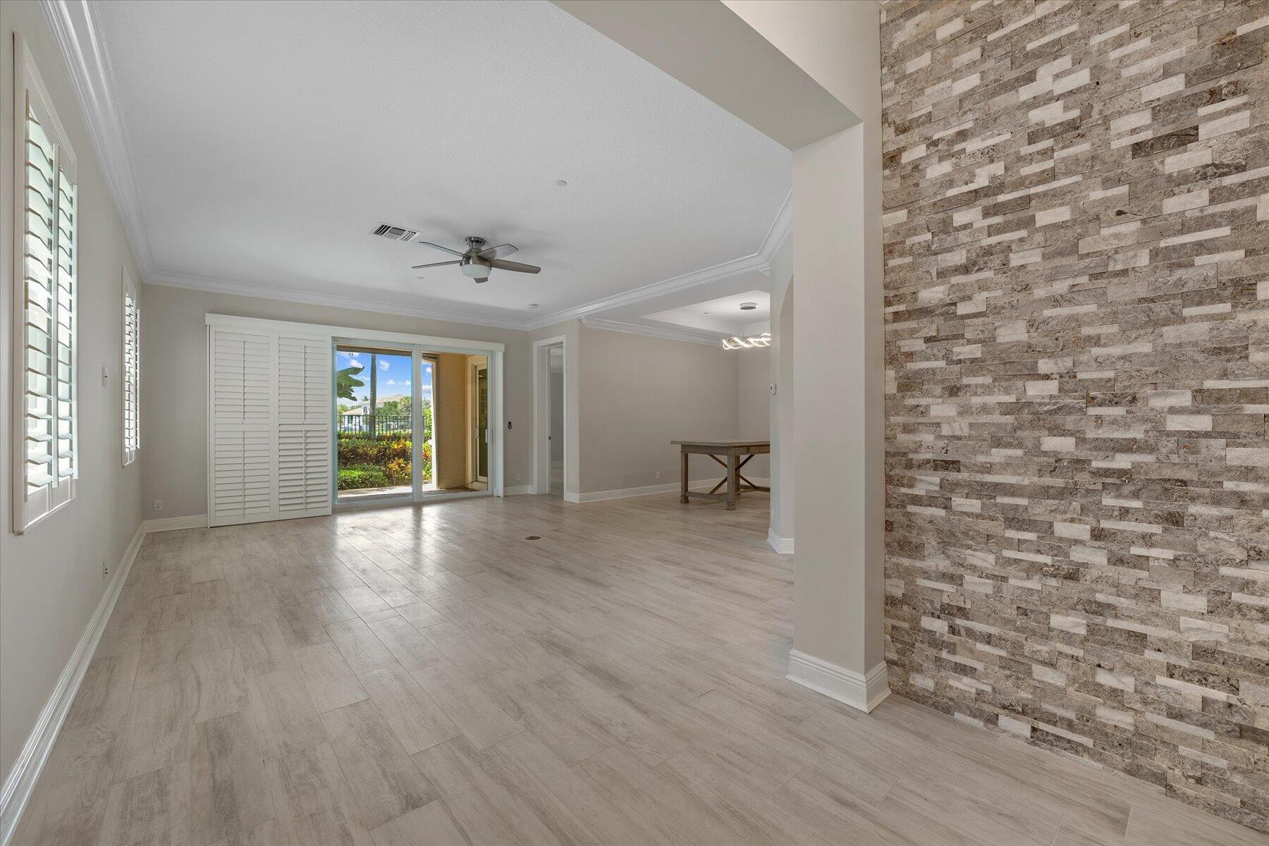 CARRIAGE HOMES AT FRENCHM - Residential