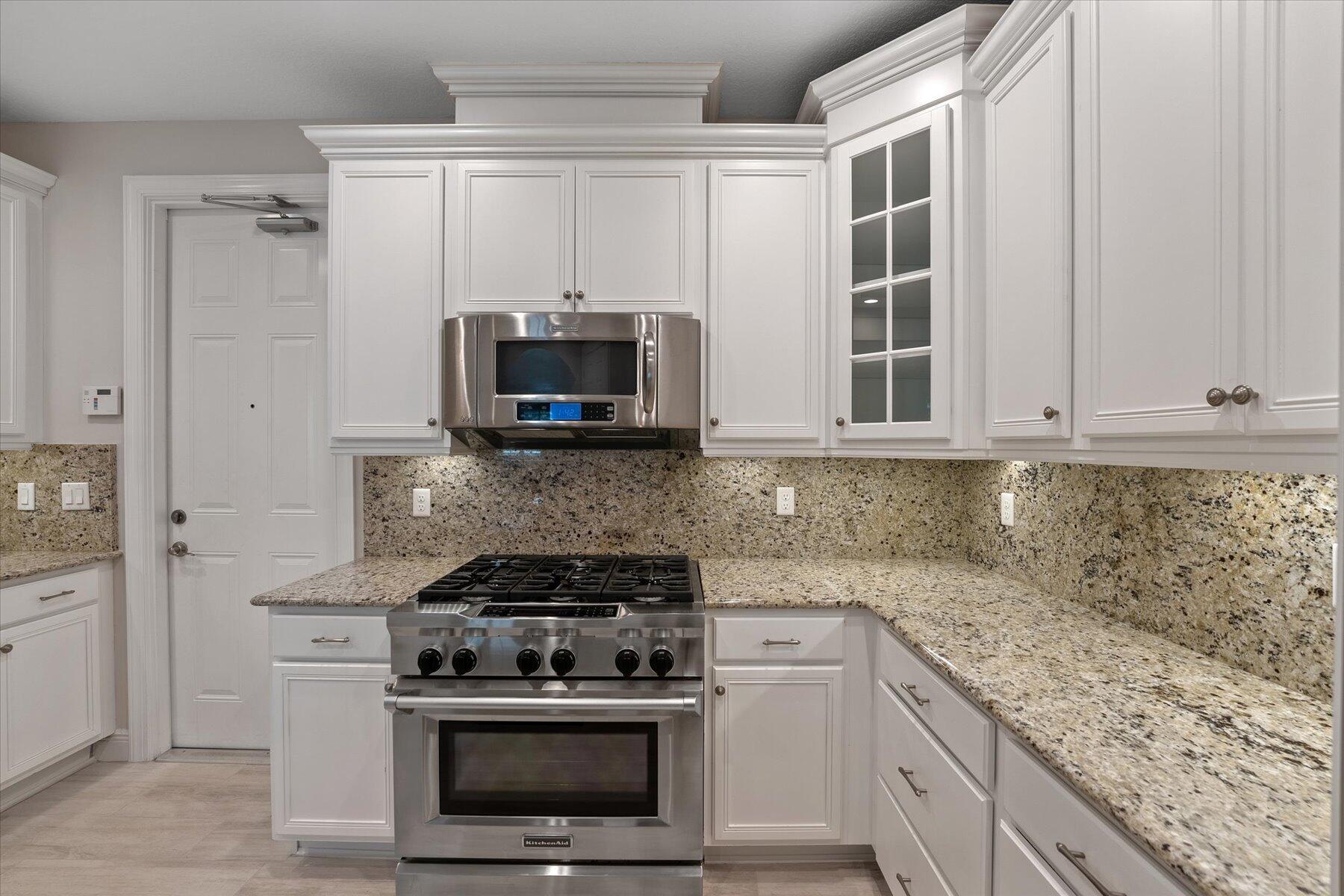 CARRIAGE HOMES AT FRENCHM - Residential