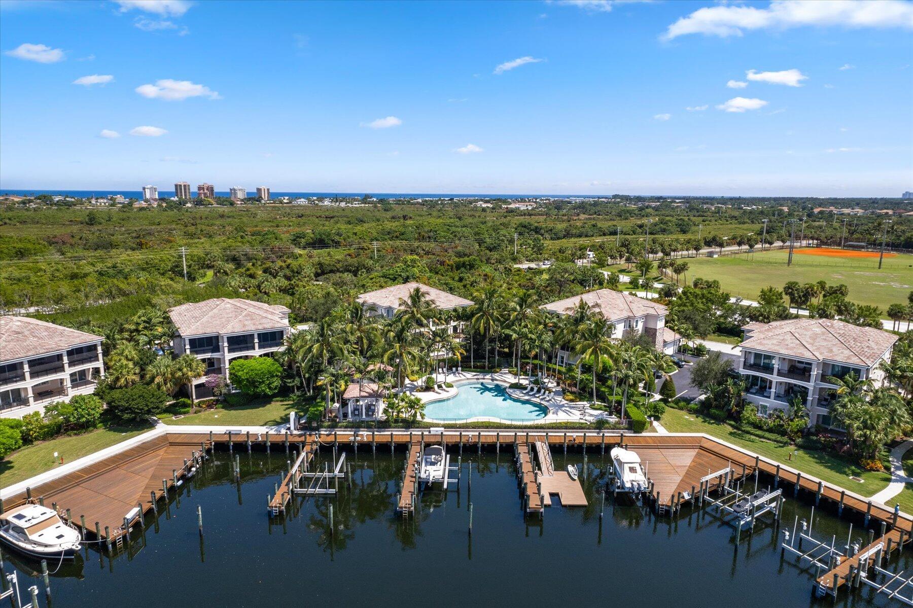 CARRIAGE HOMES AT FRENCHM - Residential