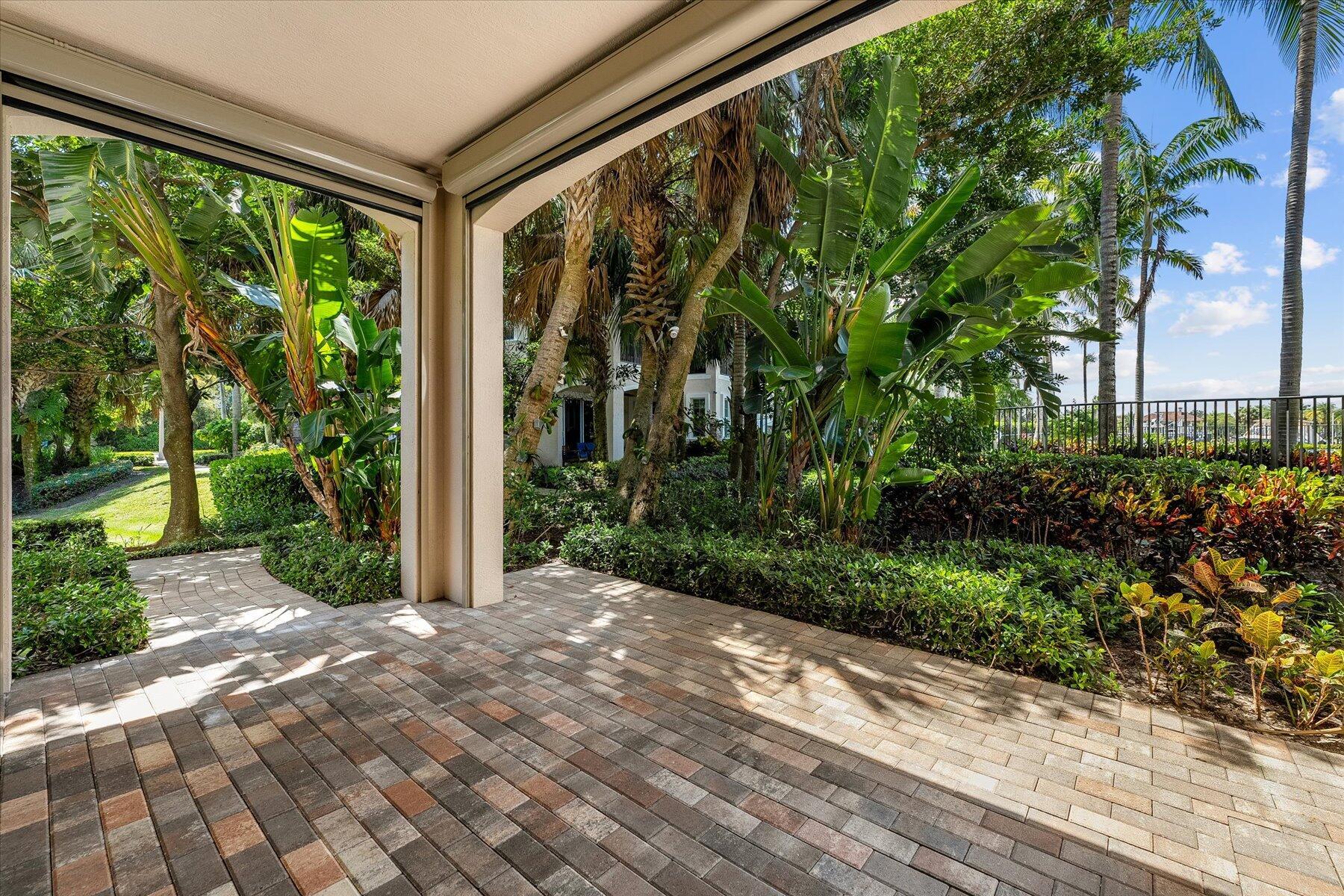 CARRIAGE HOMES AT FRENCHM - Residential